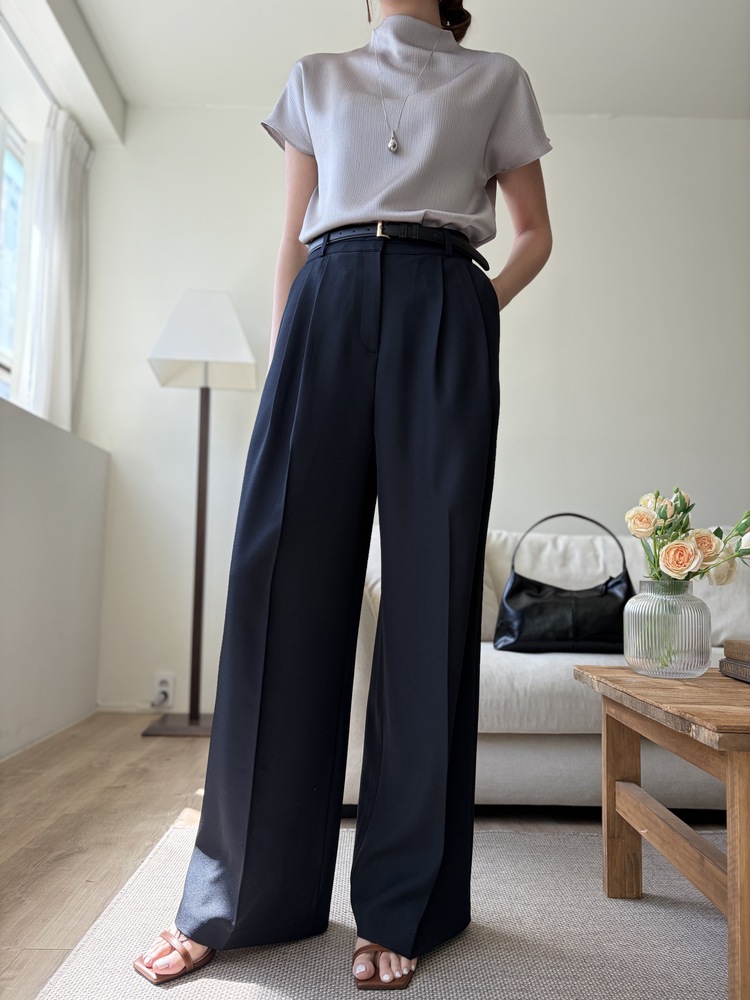 Timeless Pleated Flow Pants (Navy)