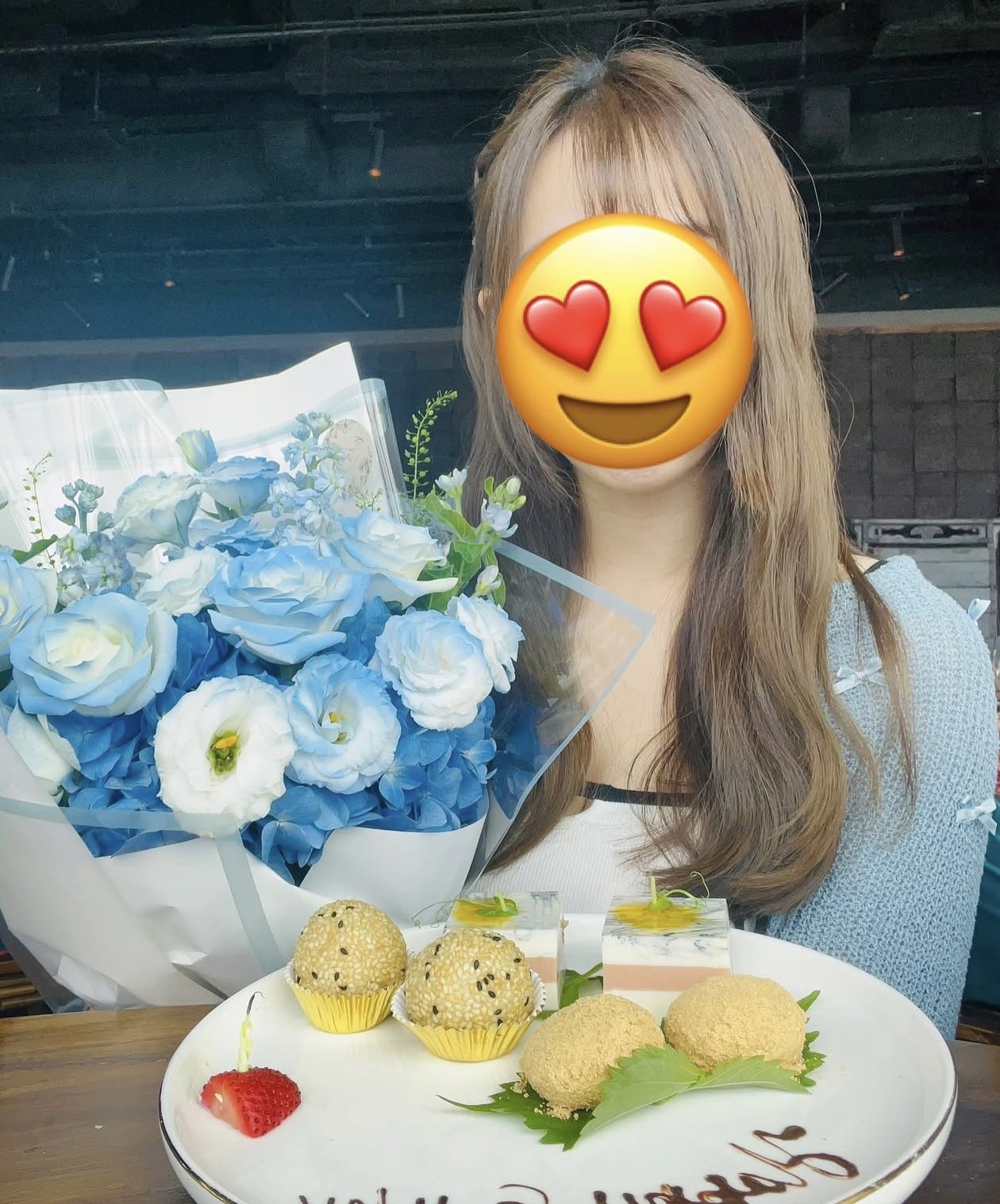 仙氣藍色繡球玫瑰花束