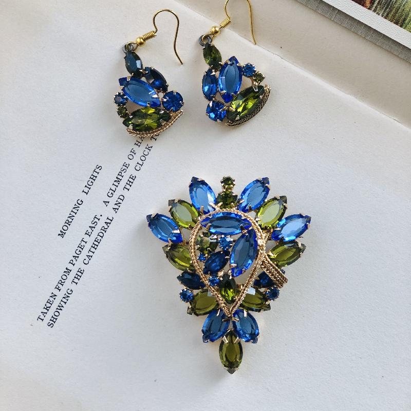 Vintage C.a. 1950-60s Faceted Marquise Shape Blue and Olive Green Open-back Glass Jewelry Set with Brooch & JewHook Earrings（MT1714-3）