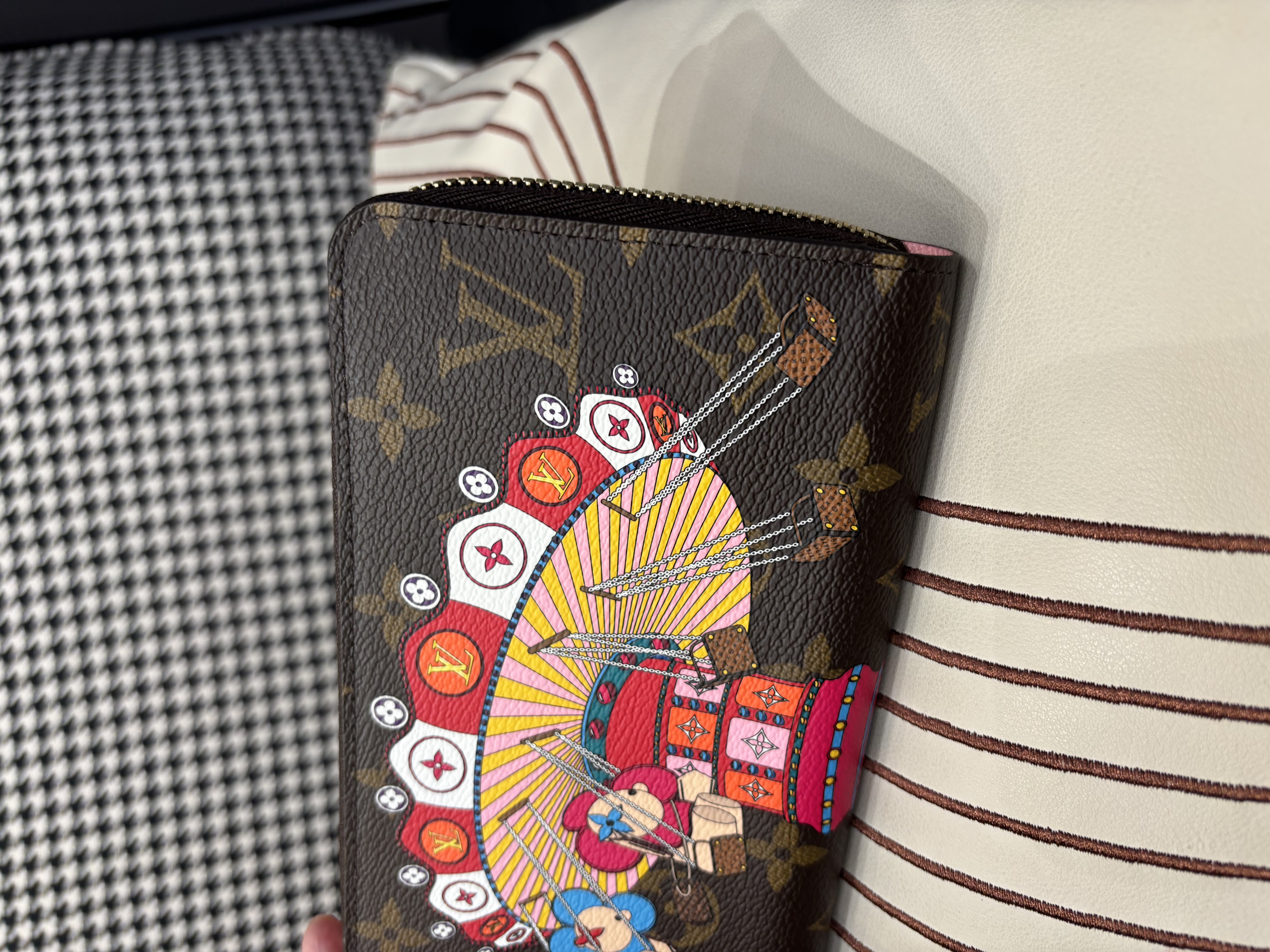 Lv long wallet zip wallet 限量版拉鍊長銀包10%Authentic ,unused 全新未使用品 防塵袋✅盒