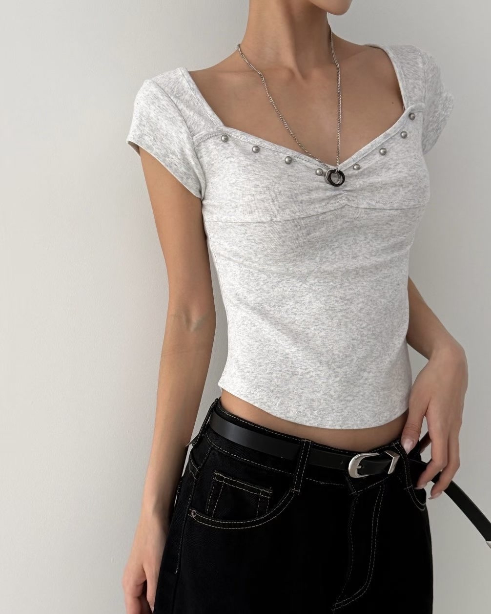 channy heart neck t-shirt 