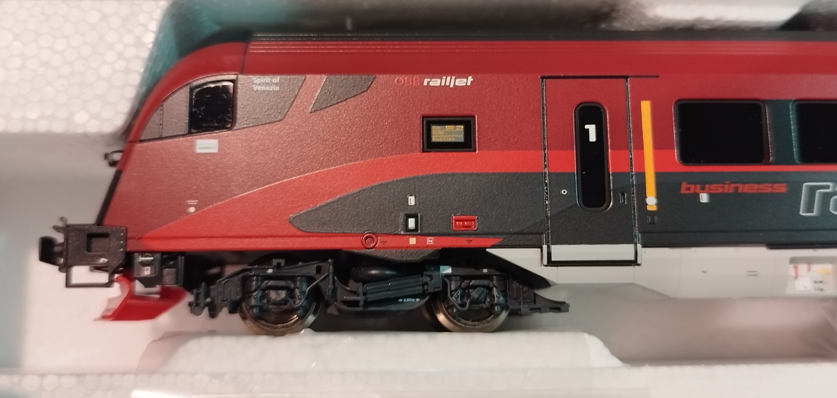 Roco Railjet OBB High Speed Coach set (4pcs HO-scale) D.C. 2-rail