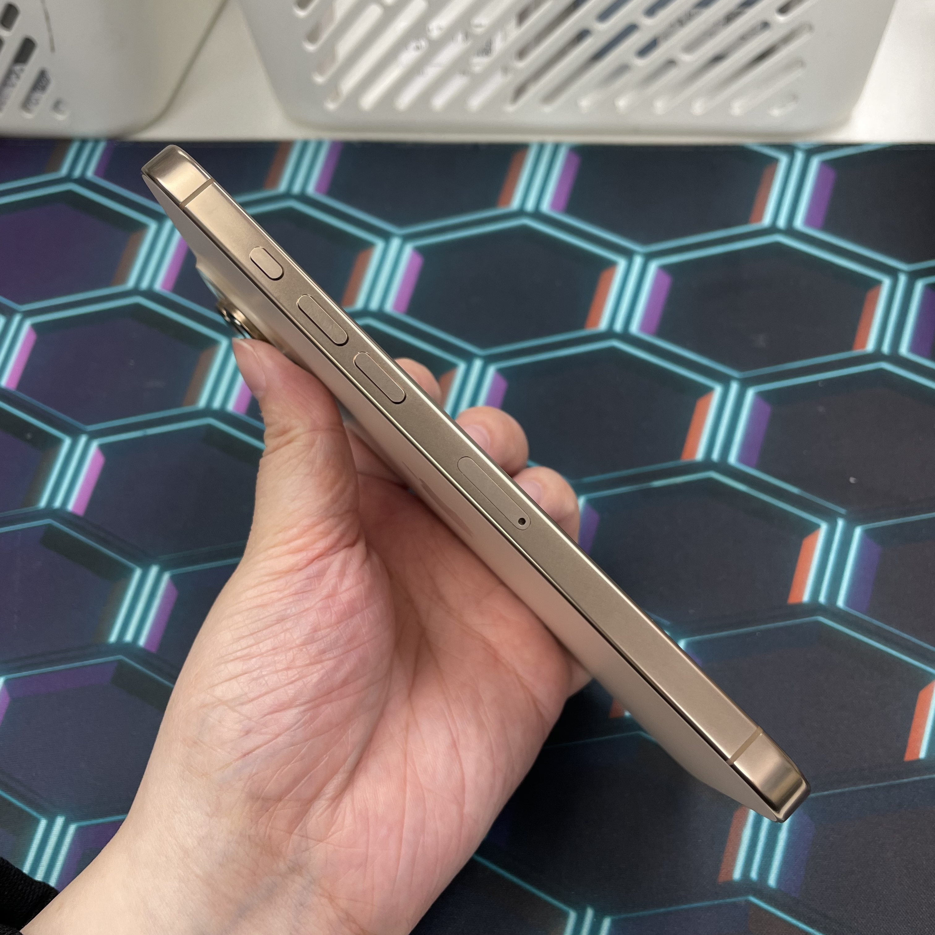 *6446 16 pro max 完美機 256GB 電95 沙色 gold