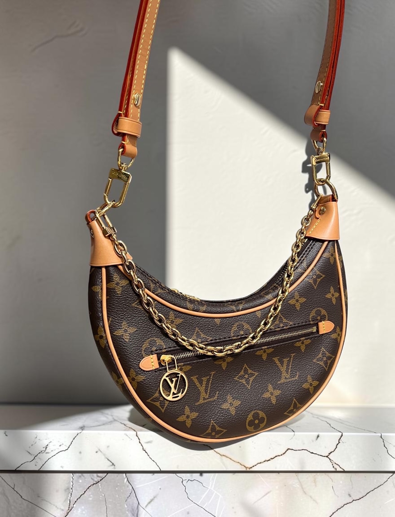 Lv loop hobo monogram M81098 ,100%Authentic, 98%new ✅Dust bag✅Box