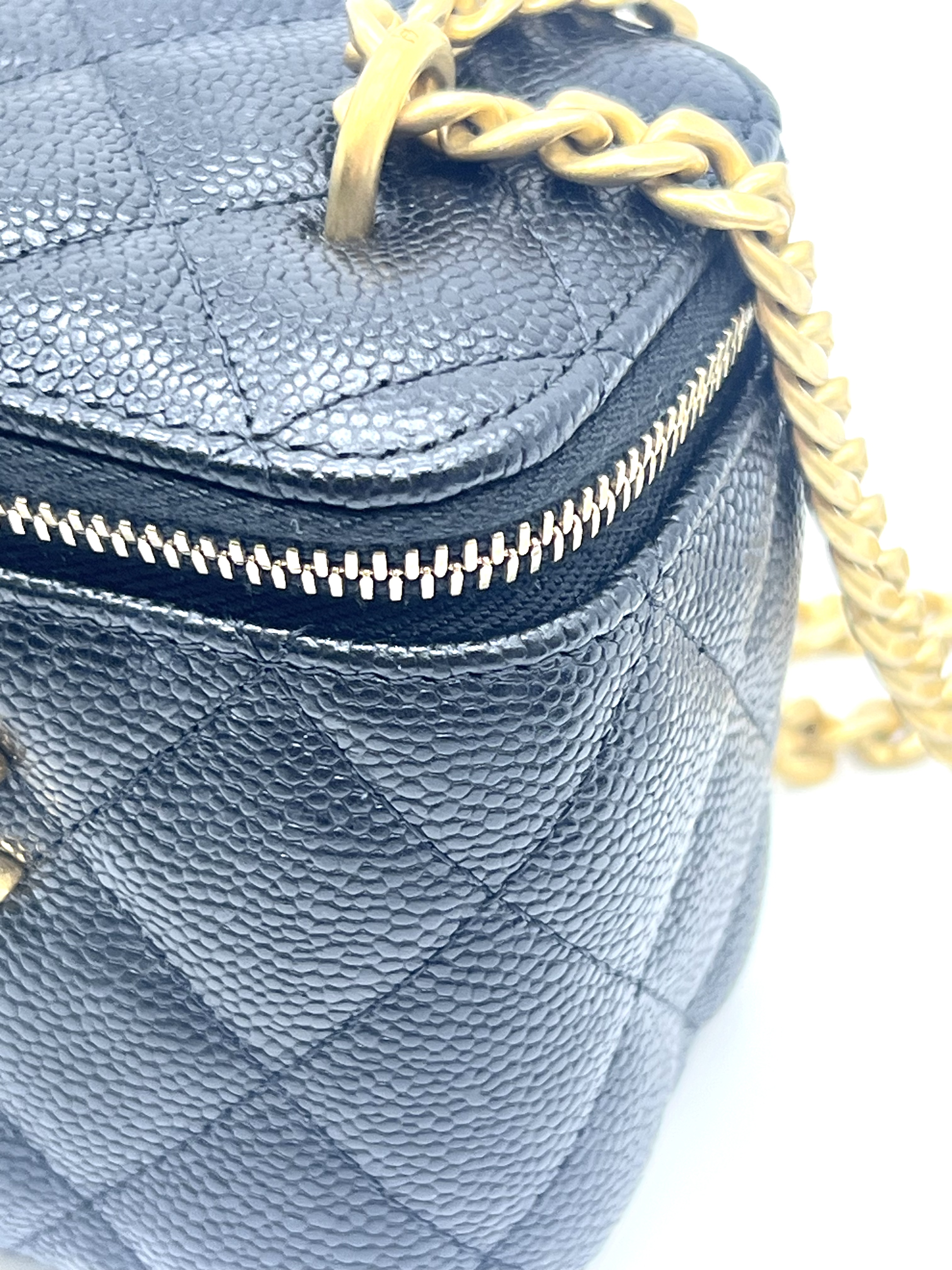 Pre-Owned CHANEL Mini Vanity Case with Chain / Product Code: 26042121