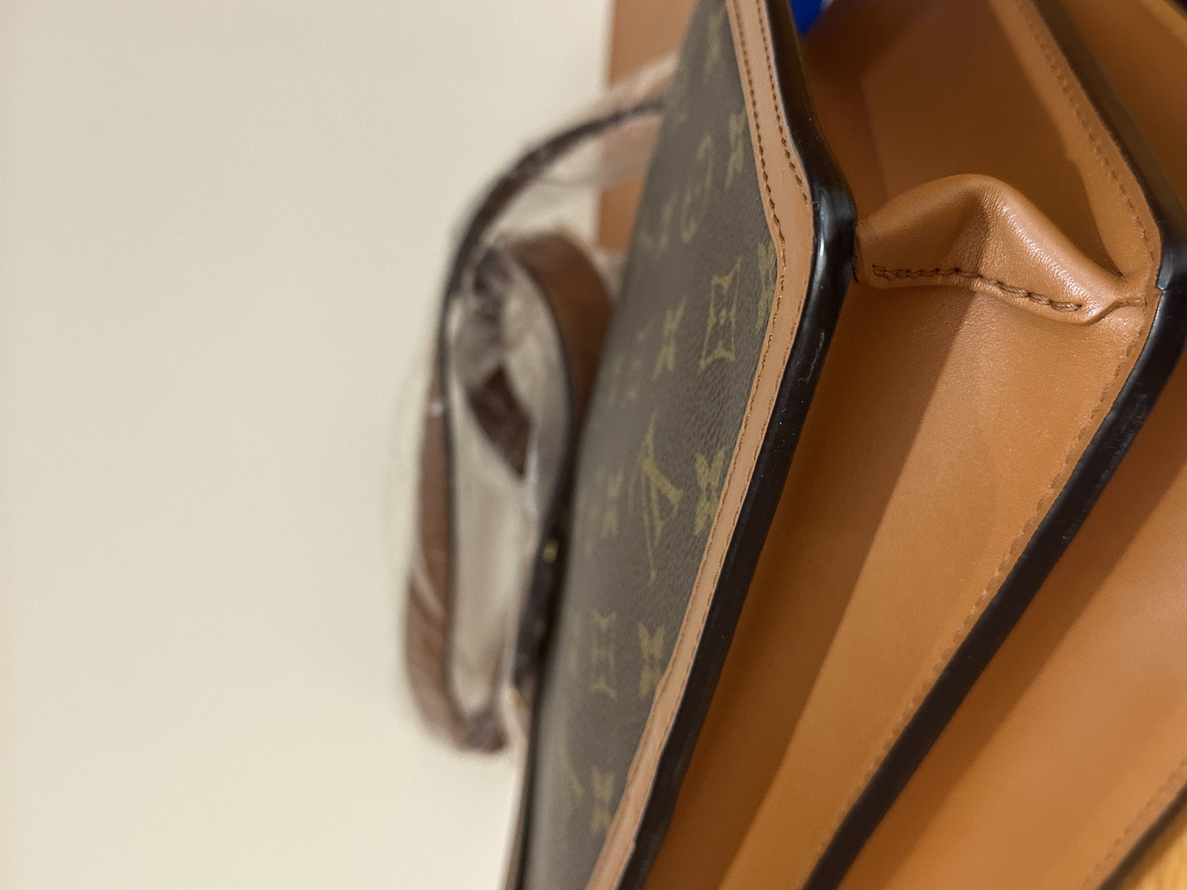 直播貨品 |  [1個-$100 2個-$300］HH22