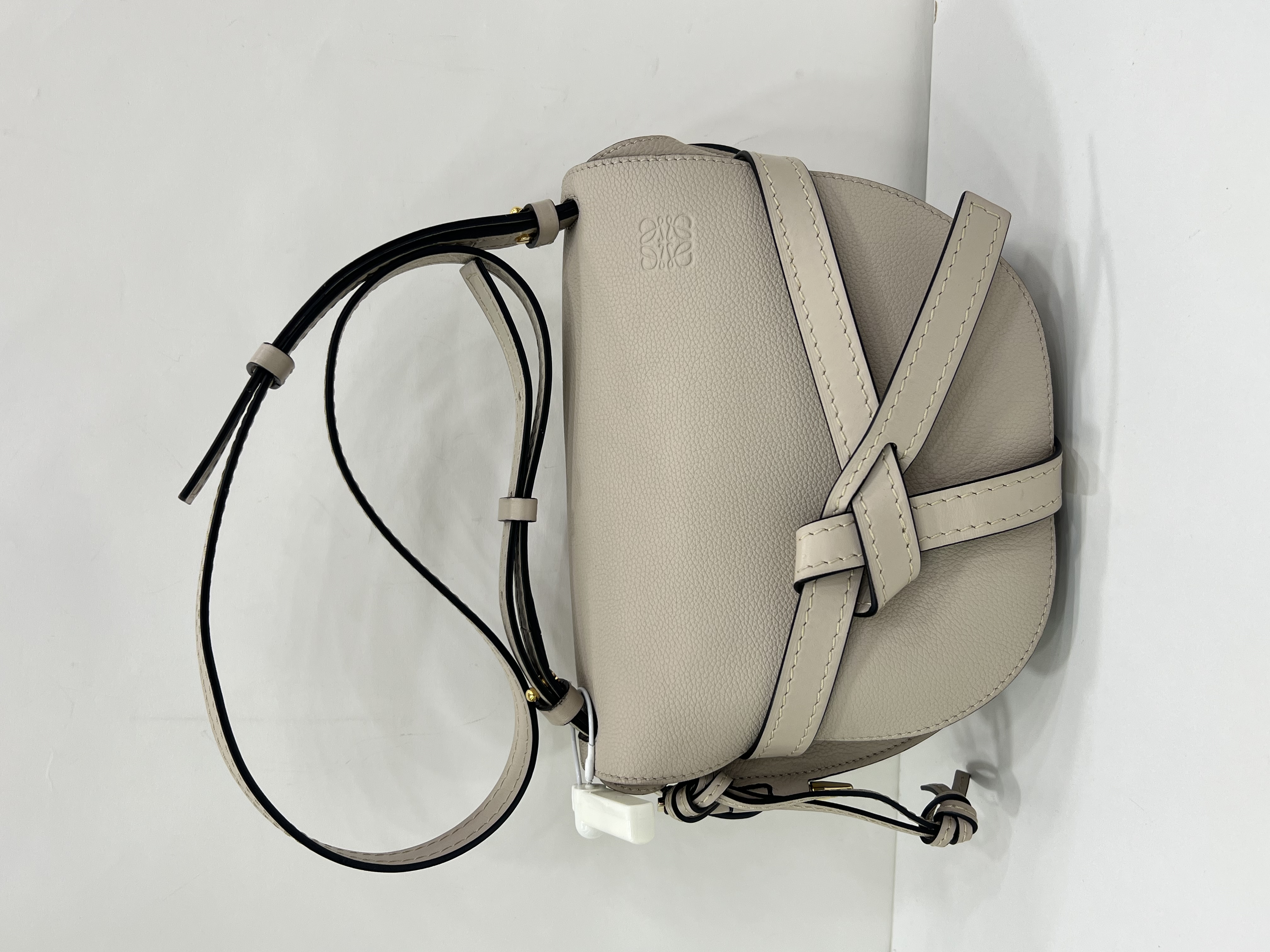 直播貨品 |  [1個-$100 2個-$300］E33