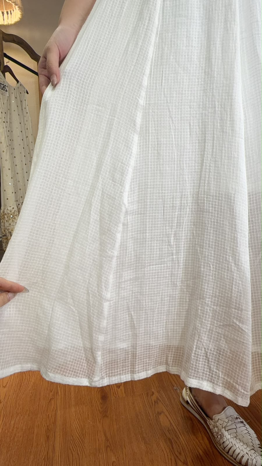 2629 Off-White SImple Chest Emb Sleeveless OP 48"