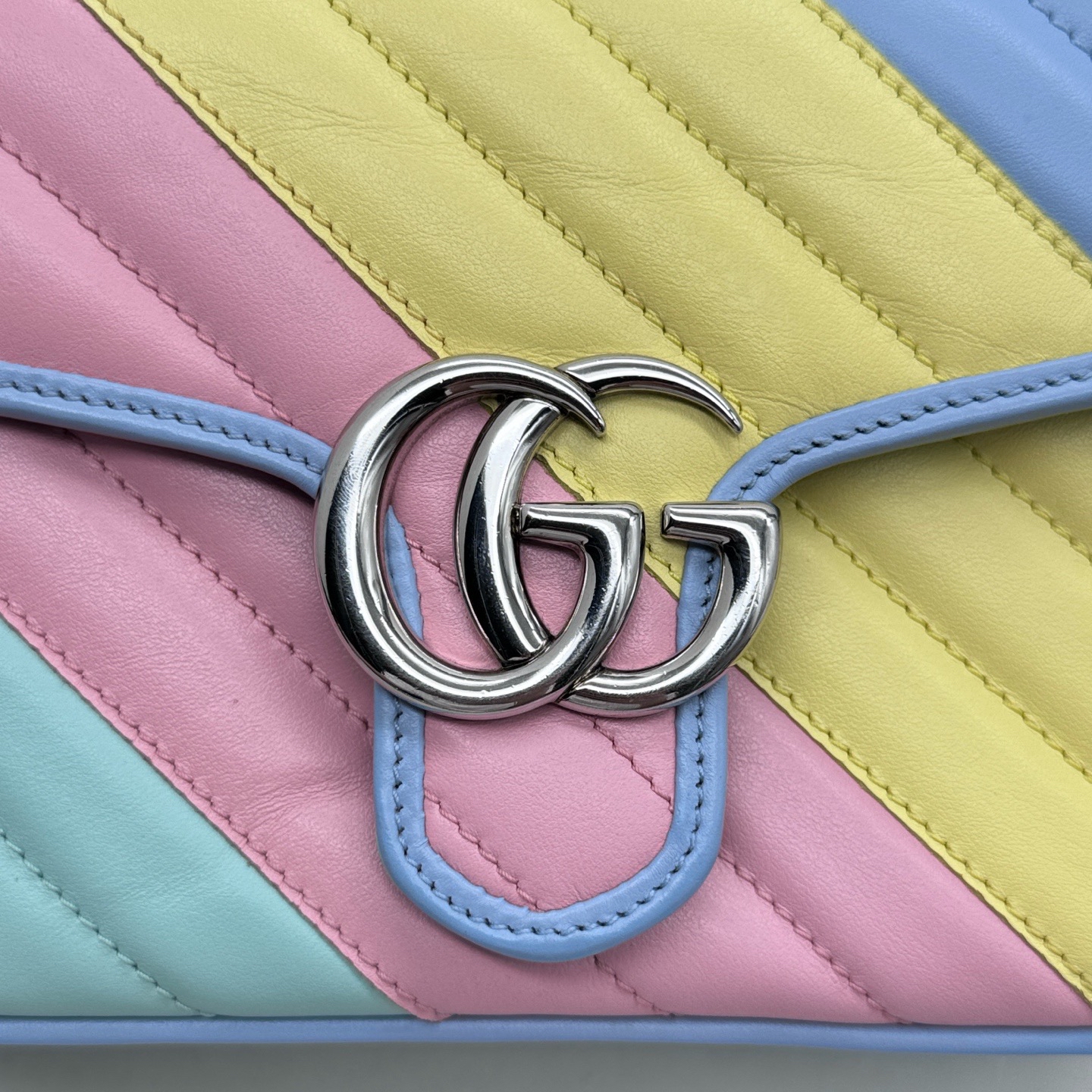 Pre-Owned Gucci GG Marmont Multicolored Quilted Leather Mini Top Handle Bag / Product Code: 26041928