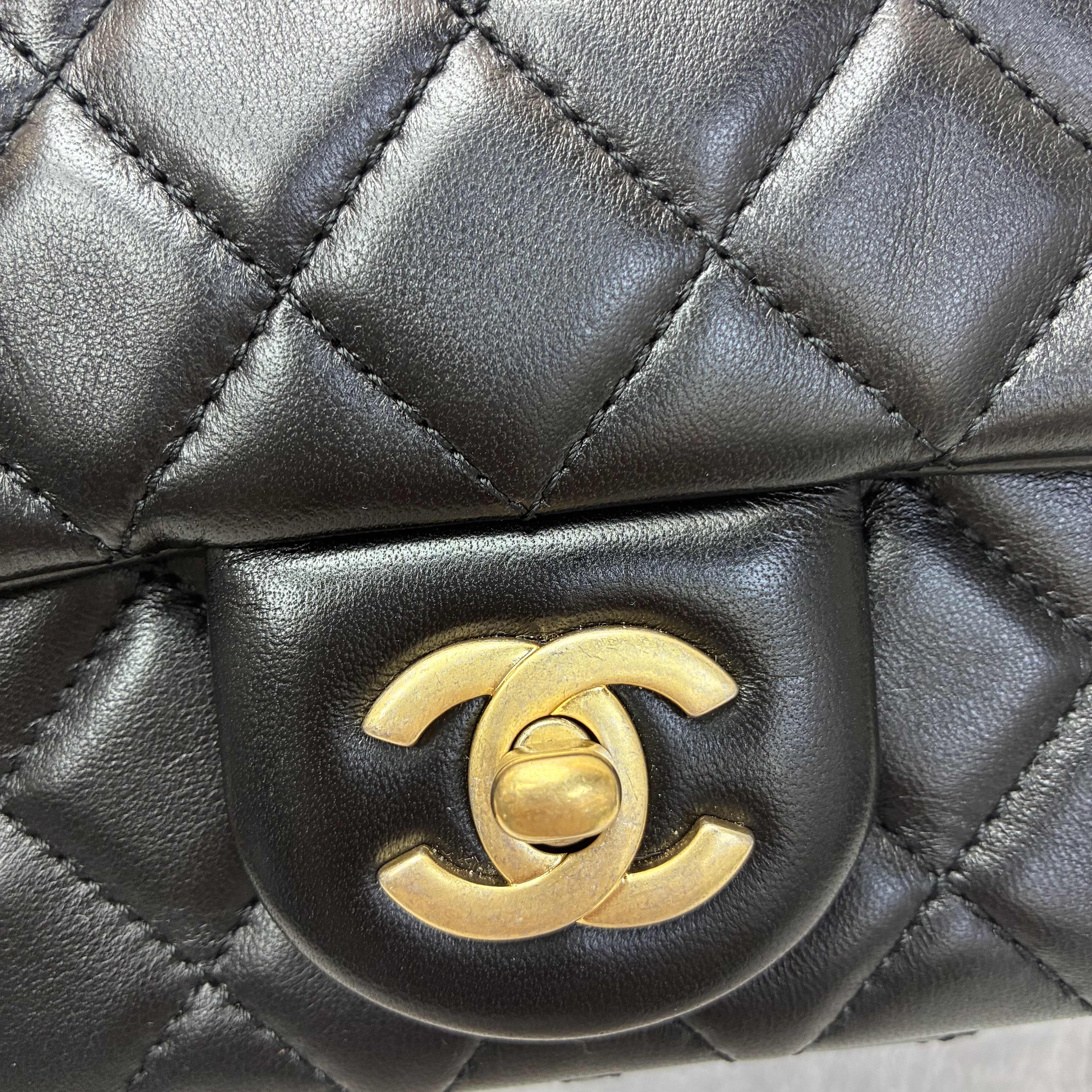 Full set Chanel淡金扣金球Mini