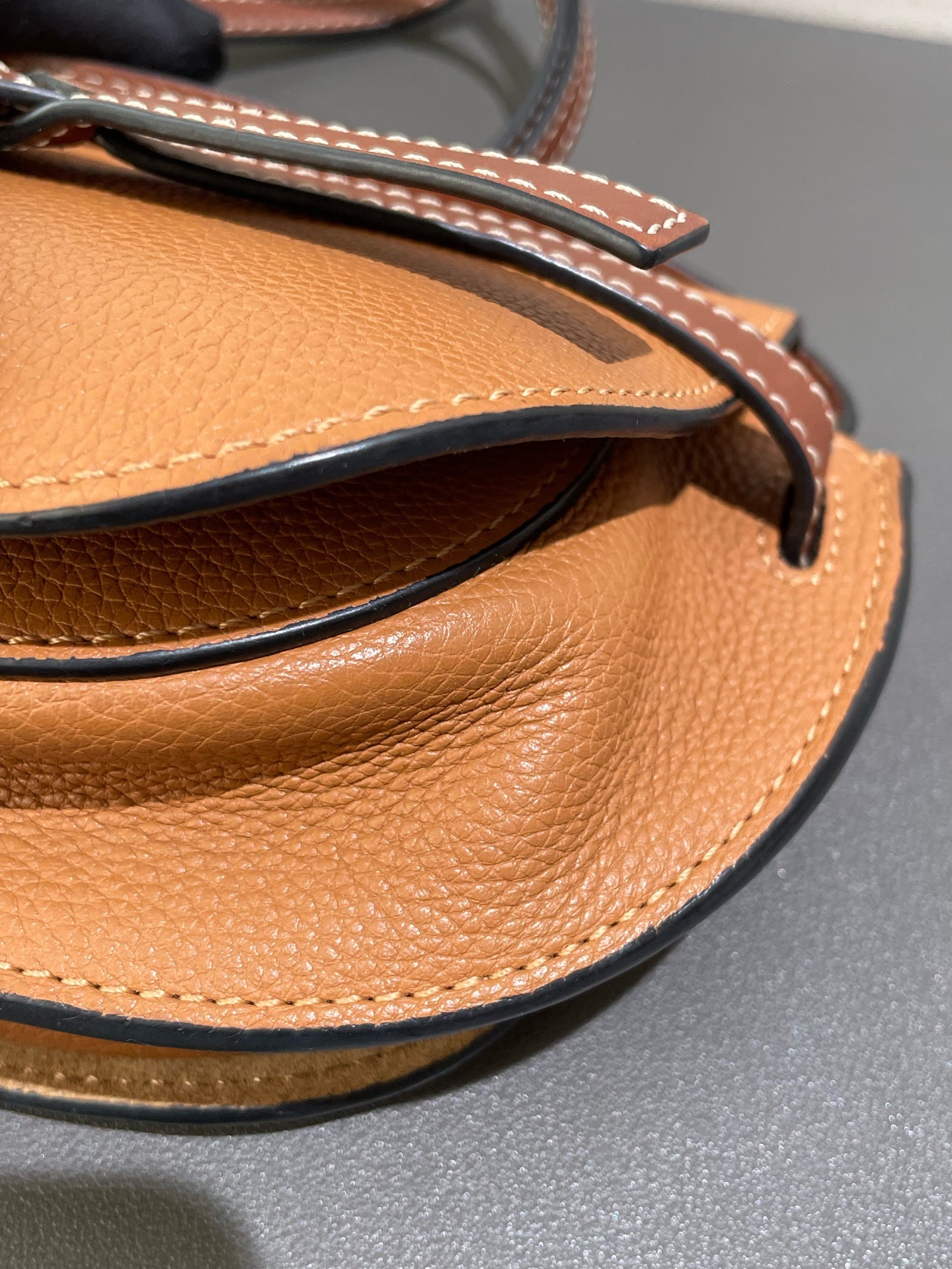 【預訂貨品】Loewe gate mini焦糖色