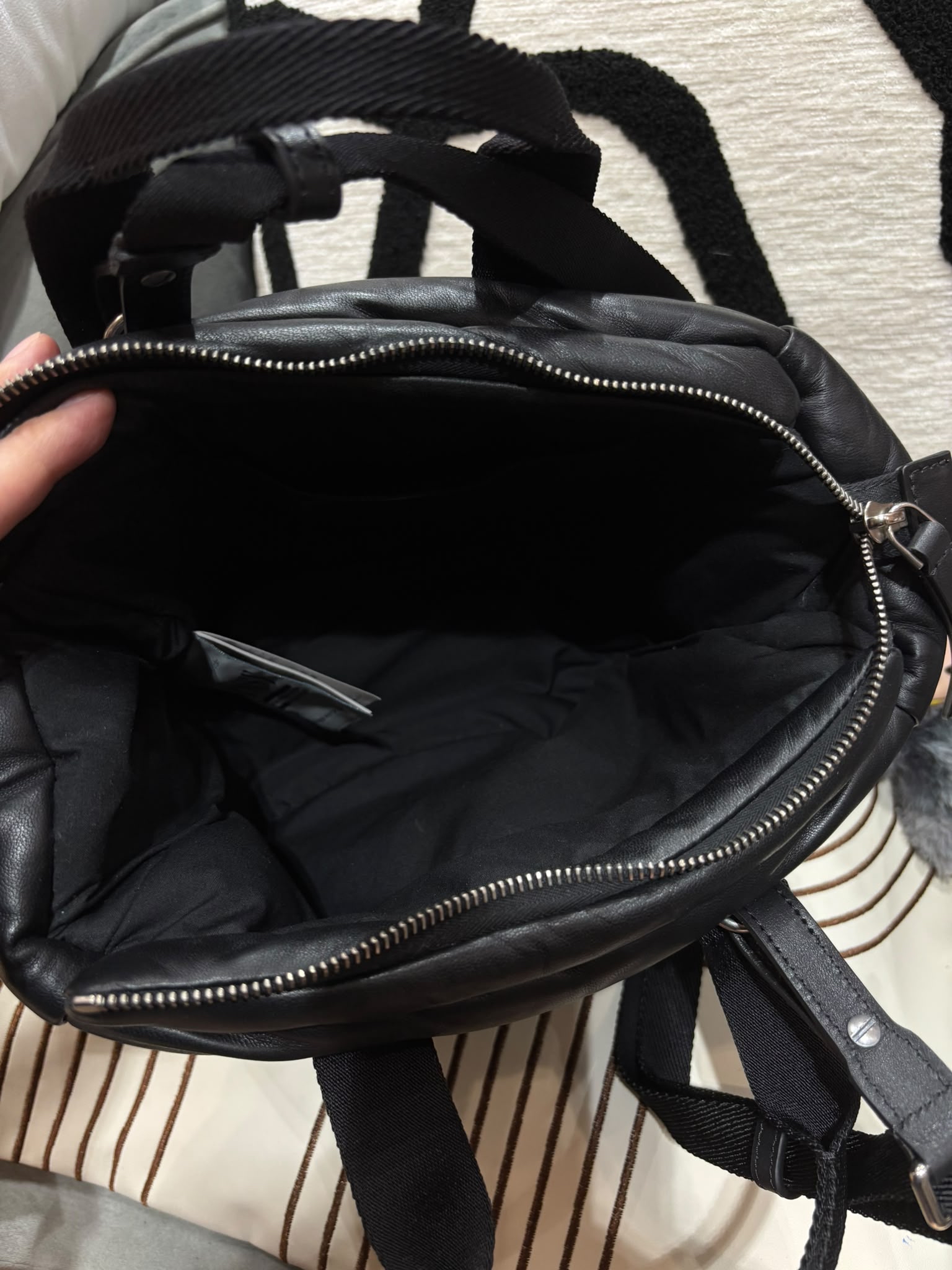MONCLER CARADOC 皮革羽絨迷你手提包 5L00010 100%Authentic, 98%New ✅Dust bag