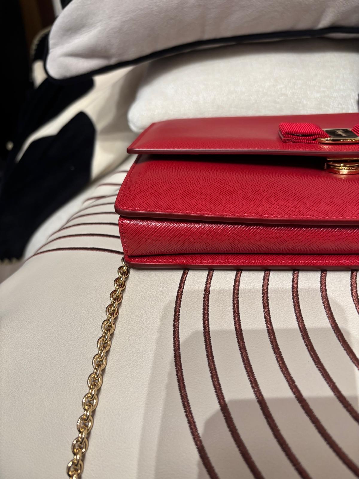 Salvatore Ferragamo Saffiano Leather Chain Shoulder Bag 紅色十字紋皮革 100%Authentic ,95%New