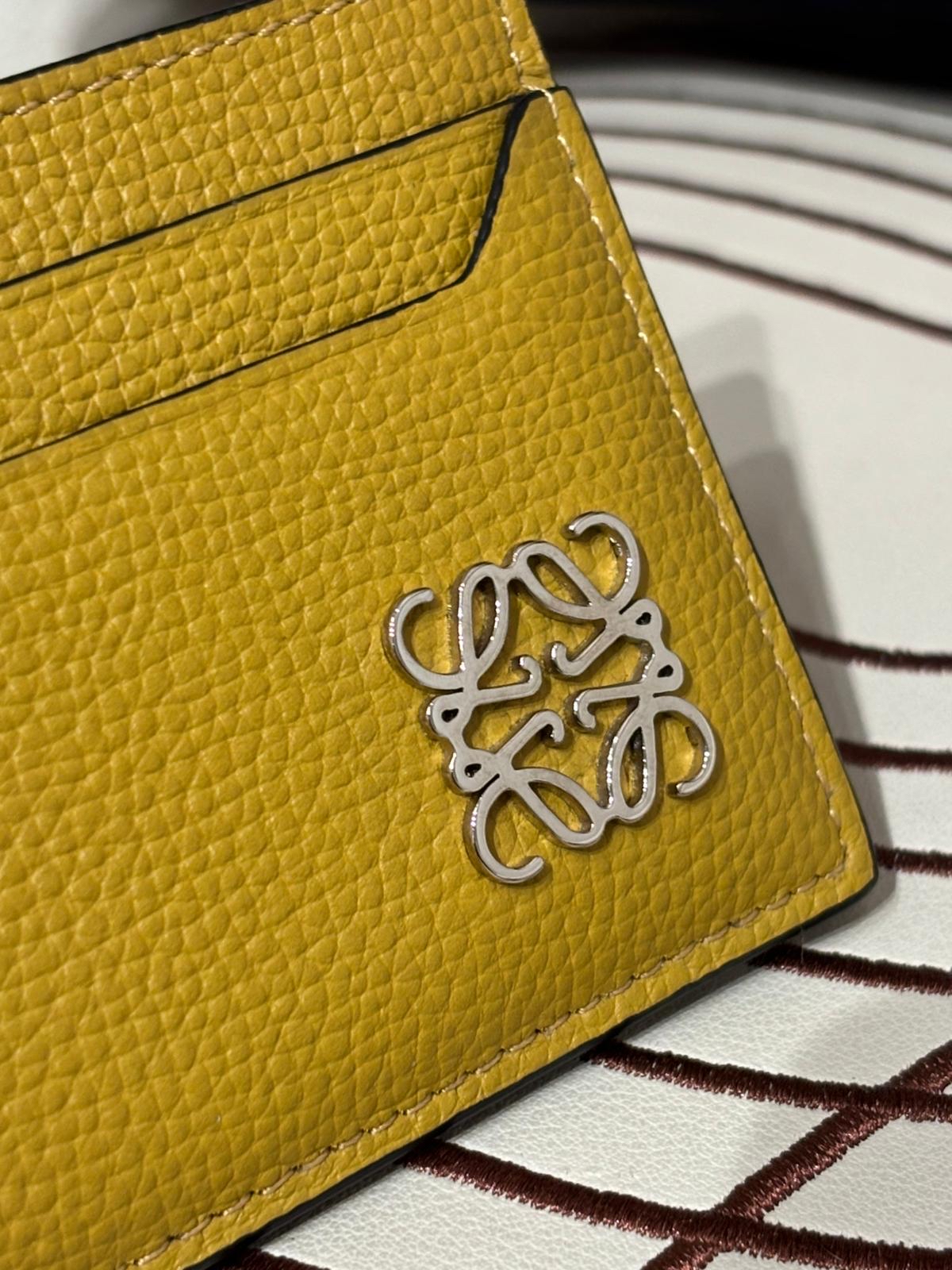 Loewe card holder ANAGRAM PLAQUE PEBBLED LEATHER 卡片 100%Authentic, 全新未使用 unused ✅dust bag✅booklet