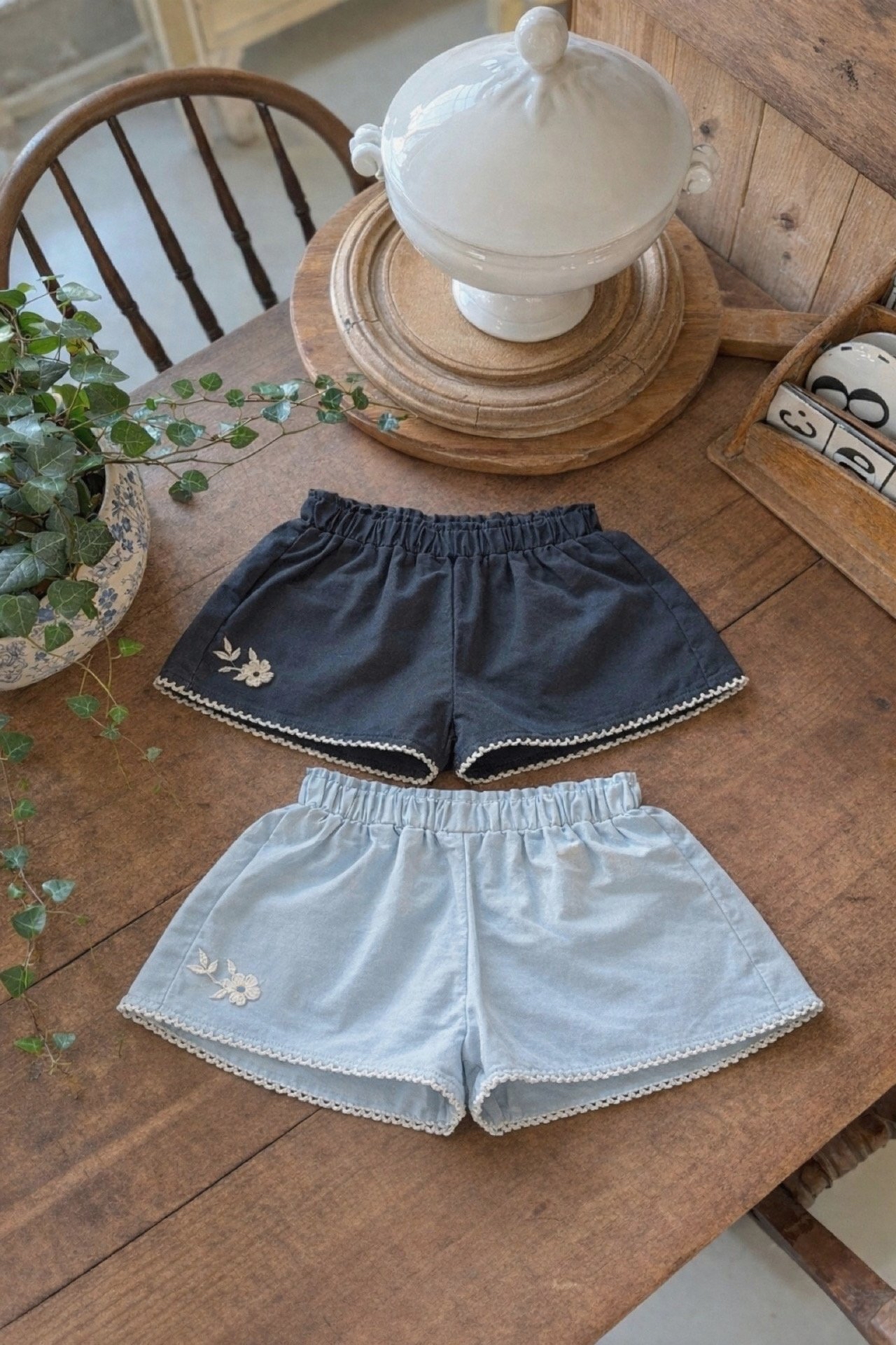 ☀️預訂 韓國直送☀️🇰🇷Marron兩色花卉刺繡花邊短褲