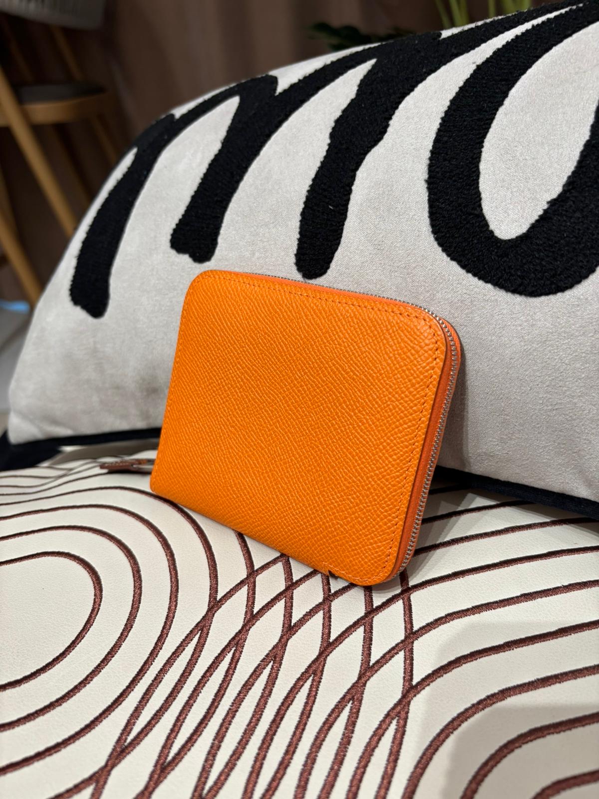 Hermes silk in compact ,stamp B 100%Authentic ,Unused✅Dust bag