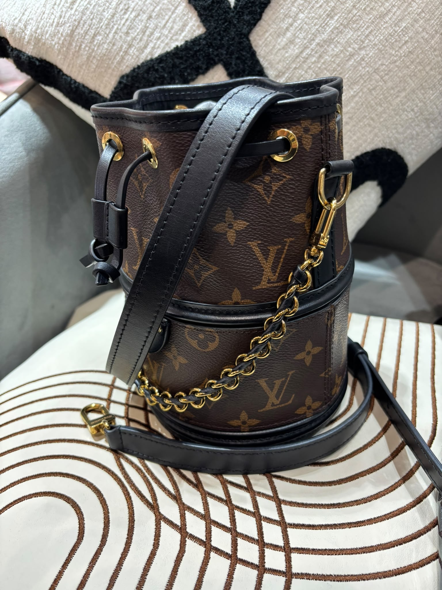 Lv canoe bucket bag M83480 Canoé 100%Authentic,92%new nfc✅dust bag
