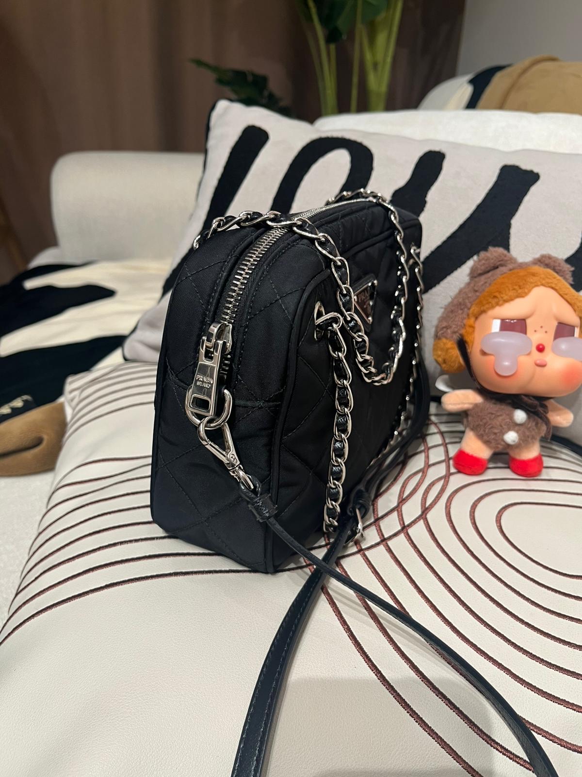 Prada re-nylon crossbody bag  100%Authentic ,90%new  ✅ booklet ✅dust bag 