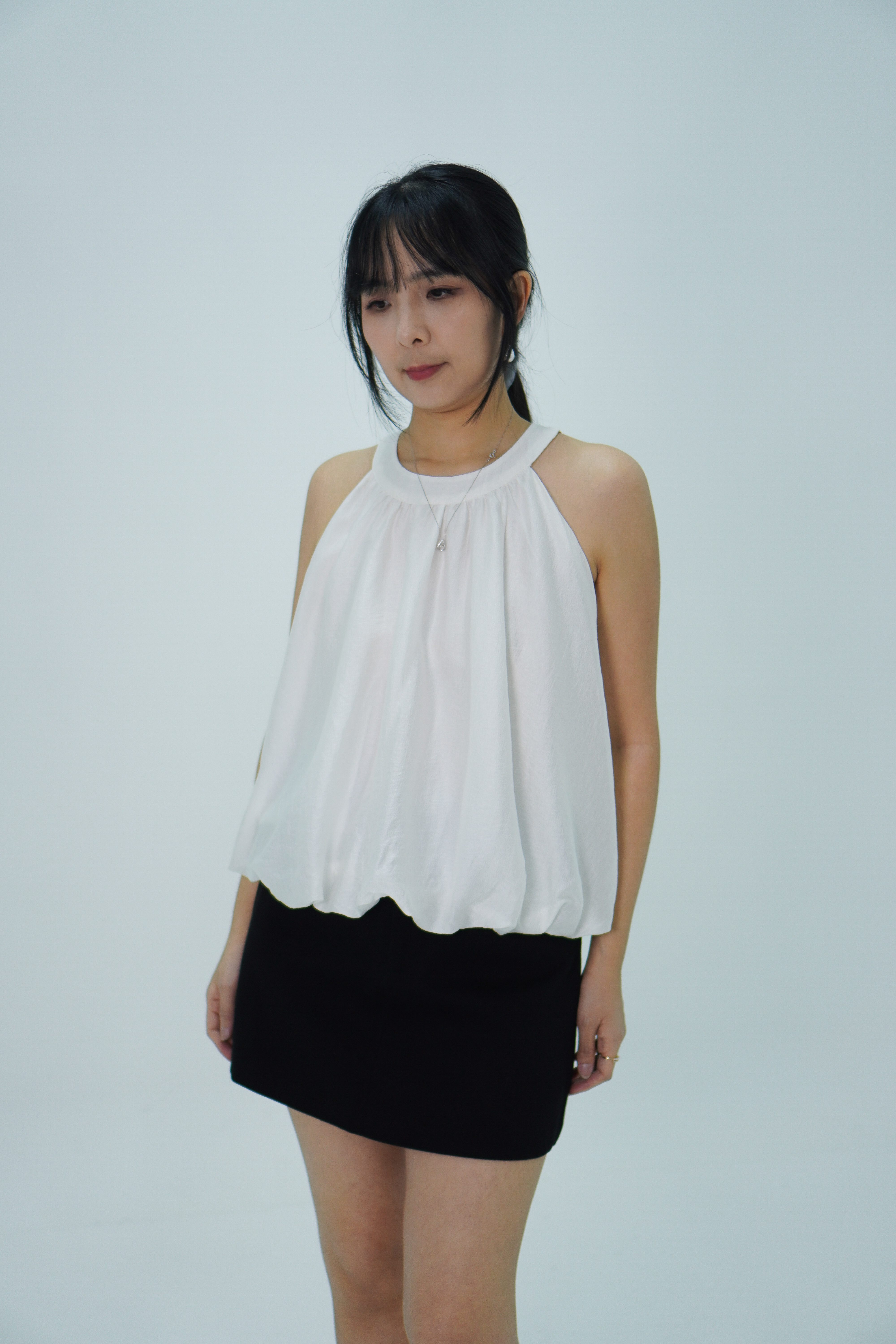 醋酸流光纱挂脖上衣