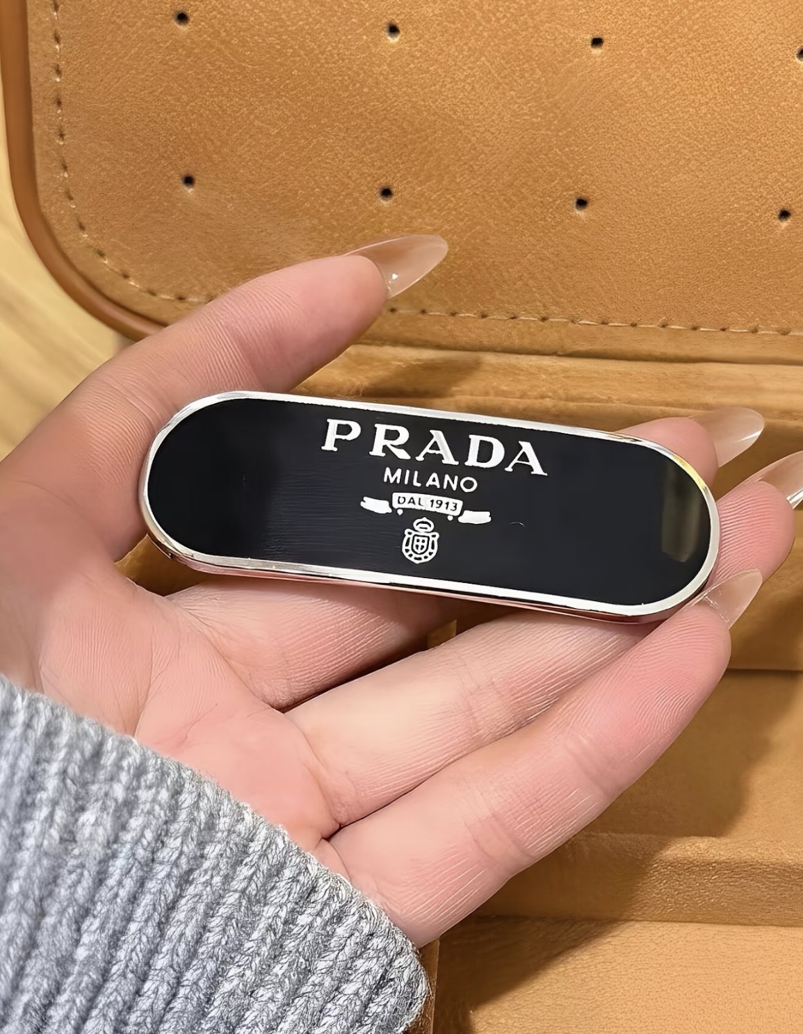 訂貨🍒 Prada 髮夾 秒變韓劇女主角 🥰🥰🥰