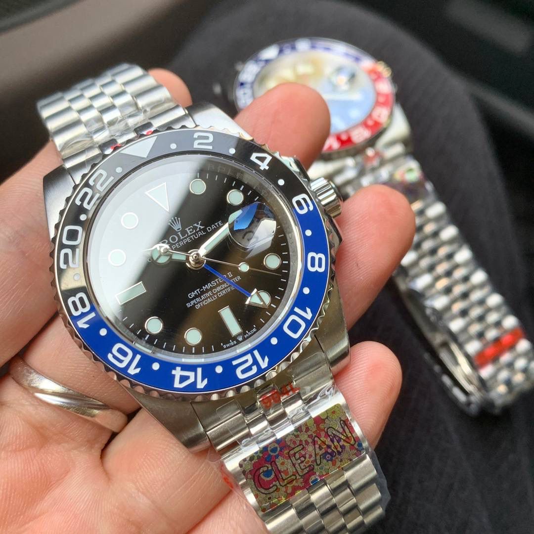 蓝黑圈（国米圈）🔵 劳力士格林尼治型ll系列m126710blnr-0002（蓝黑圈）2836机芯，尺寸40mm 这款劳力士格林尼治配备黑色表盘和蓝黑双色陶瓷圈。特大指针与简洁的三角形、圆形或长方形钟点标记涂上夜光物料，散发持久光芒。