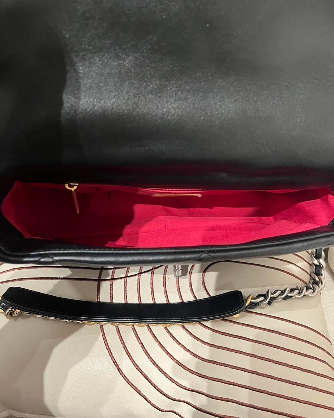 Chanel 19 large 30cm flap bag 100%Authentic,98%new  ✅晶片✅防塵袋✅box🤍專門店售價 $57000 ✨