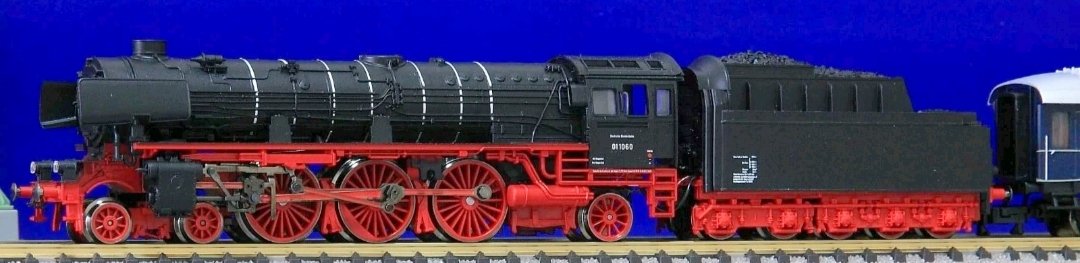Fleischmann 黃金之旅列車 Golden Journey Zugset "Gambrinus" DB F-train BR 01 steam loco & 3 Passenger car