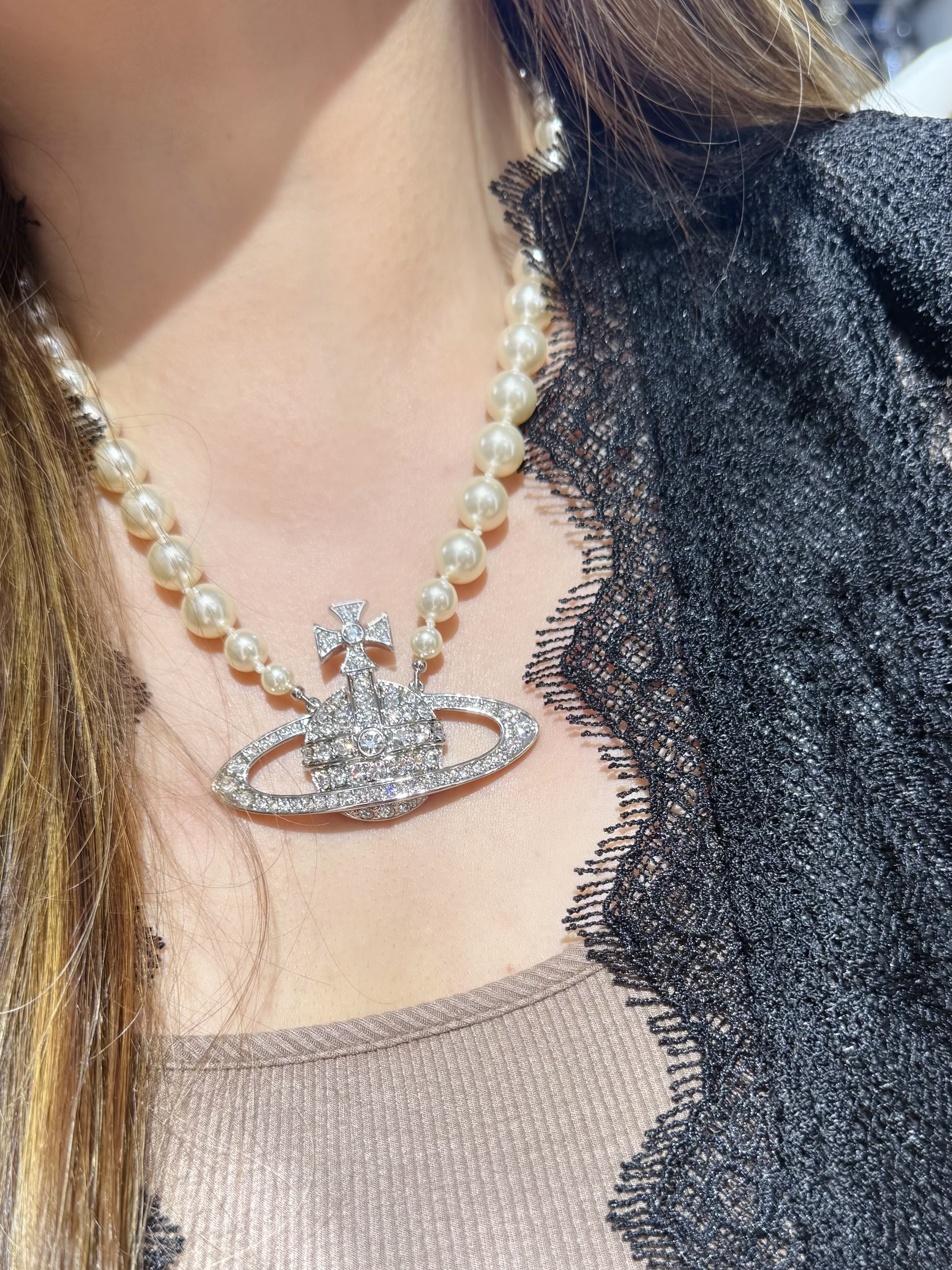 VW Man Bas relief pearl necklace S