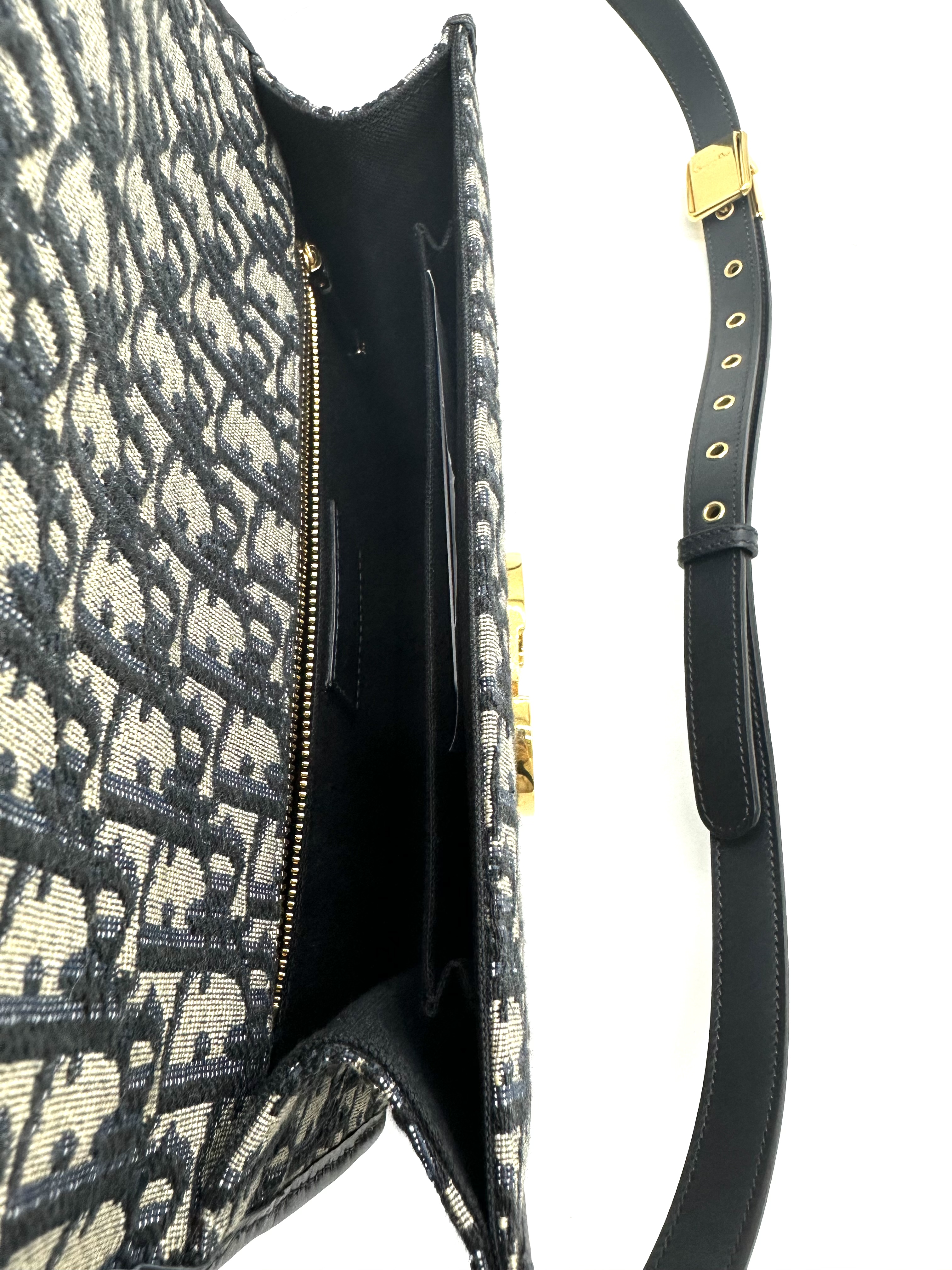 Pre owned-Christian Dior Montaigne bag/ Product Code: 26031803