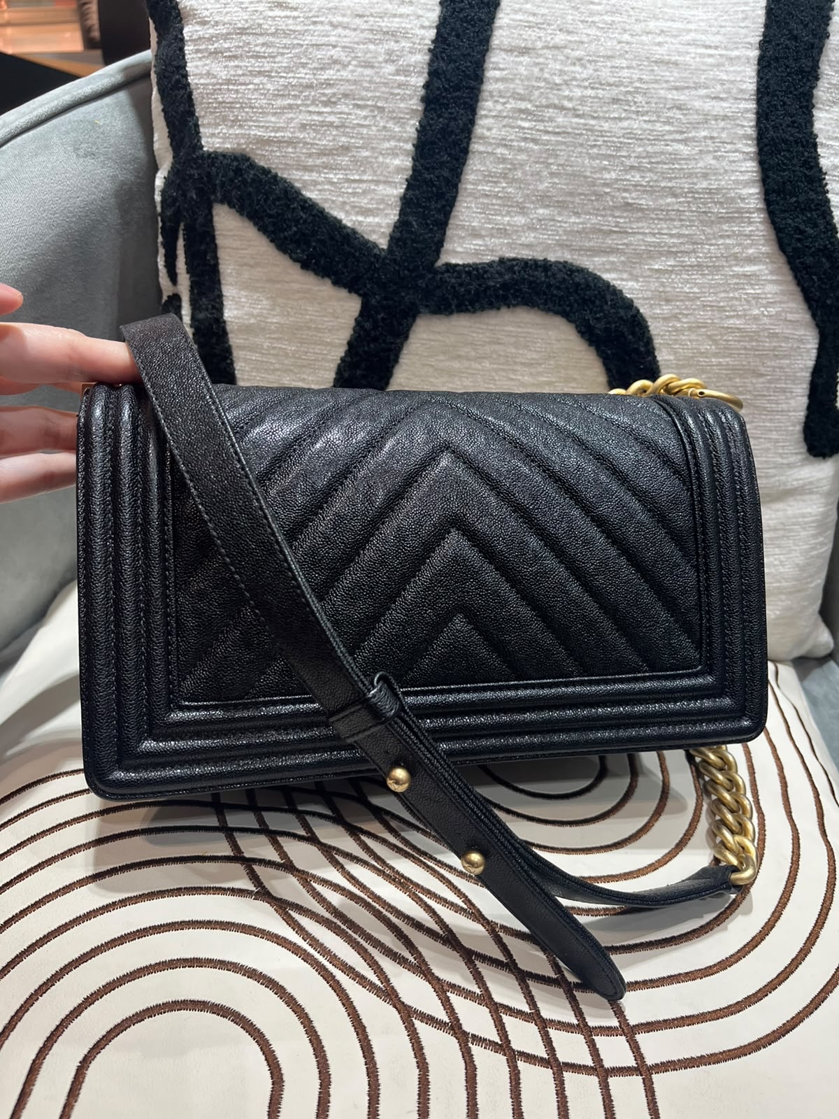 Chanel boy medium 黑色魚子醬牛皮 100%Authentic,90%New ✅貼✅塵袋