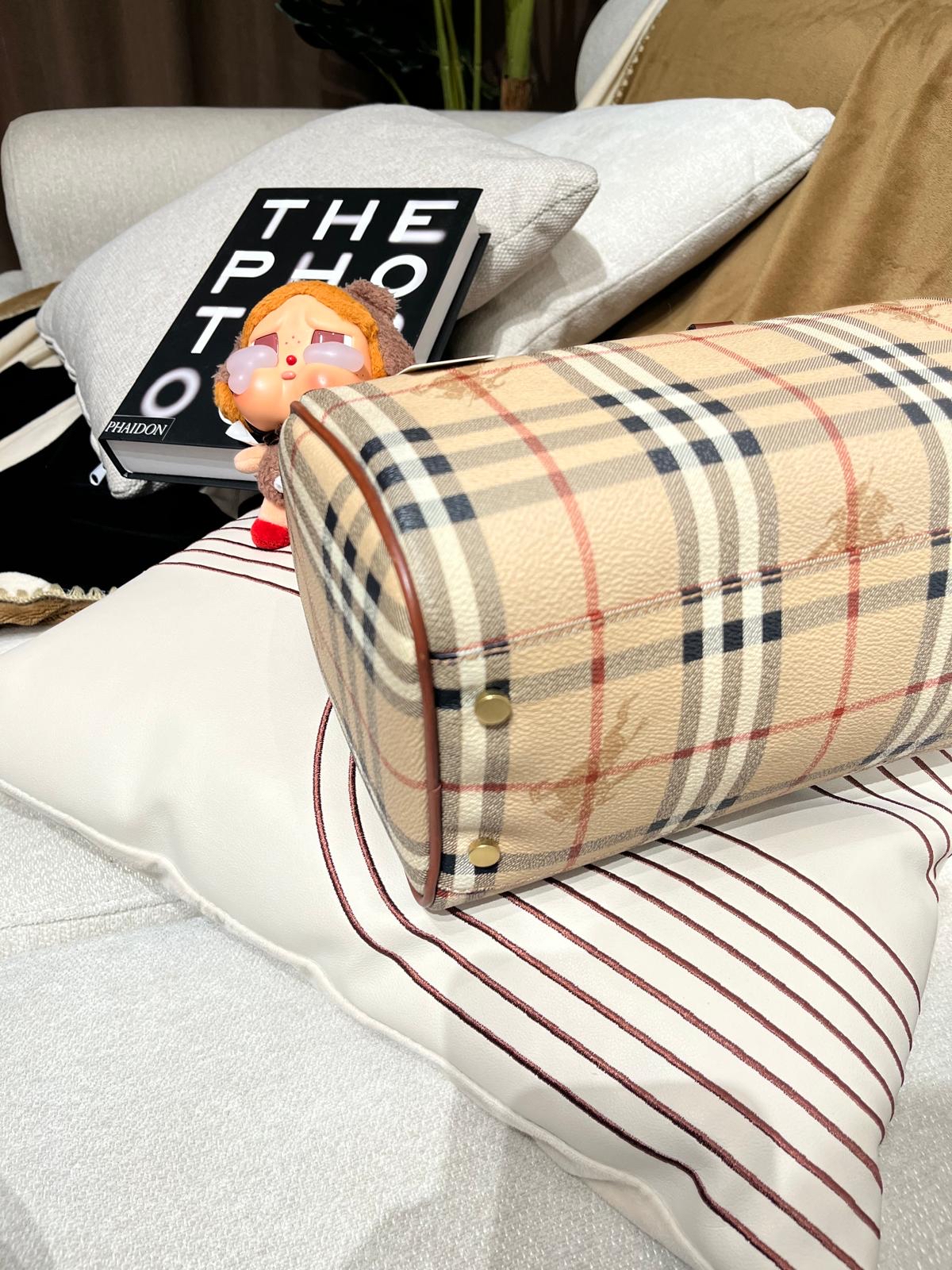 Burberry Boston bag ,100%Authentic ,98%new 