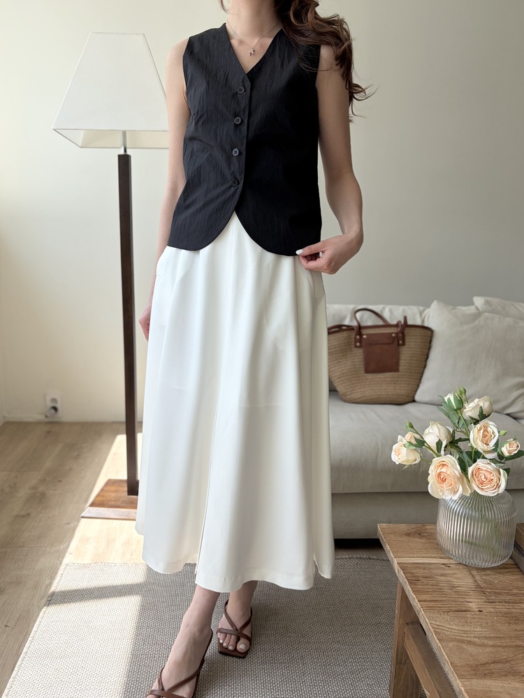 Minimal Buttoned Vest (Black)