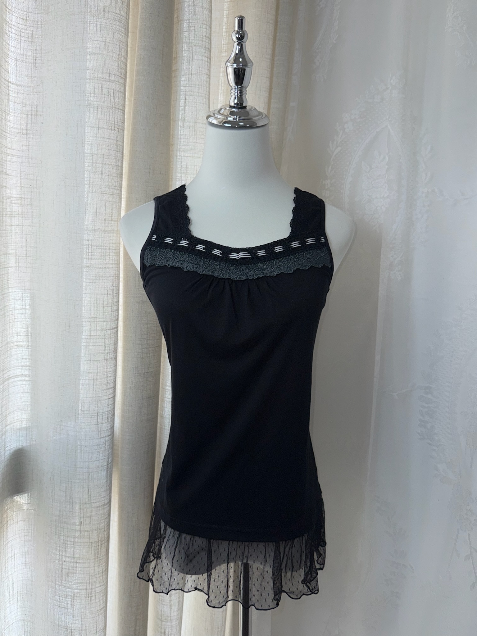 Axes Femme Lace-Trim Square Neck Sleeveless Top