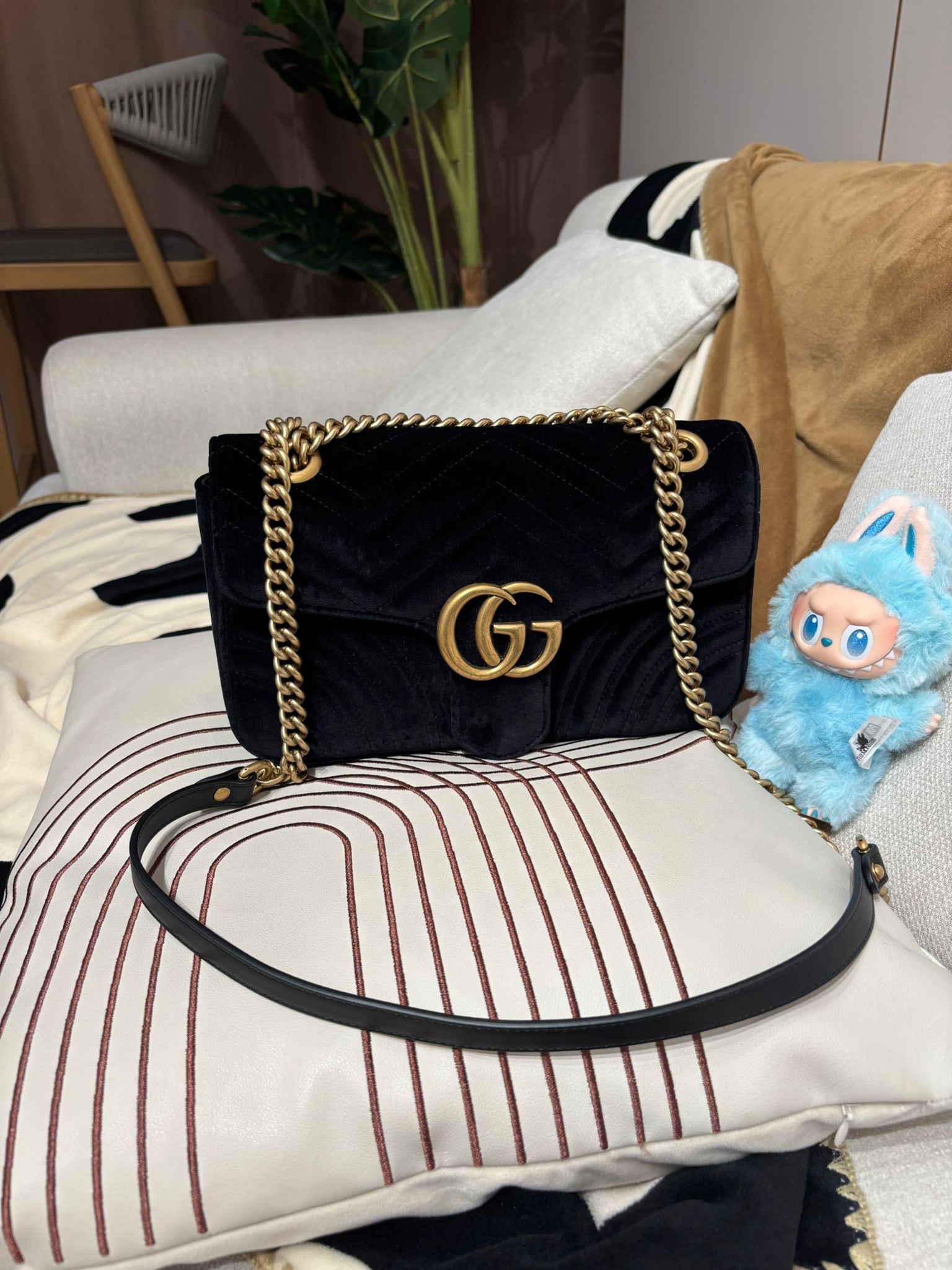 Gucci gg marmont flap 26cm velvet  100%Authentic ,98%new ✅tap ✅dust bag  