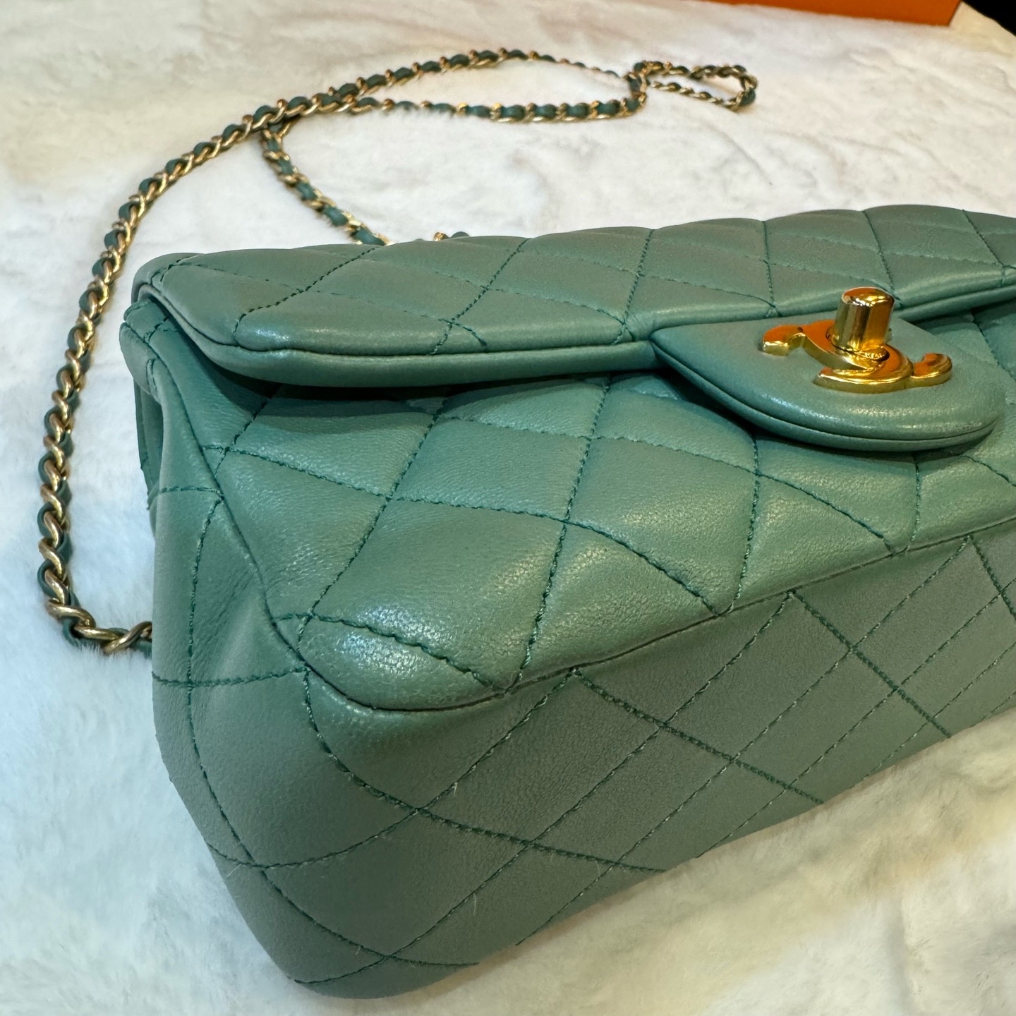 Pre-Owned CHANEL Flag Bag / Product Code: 26042421