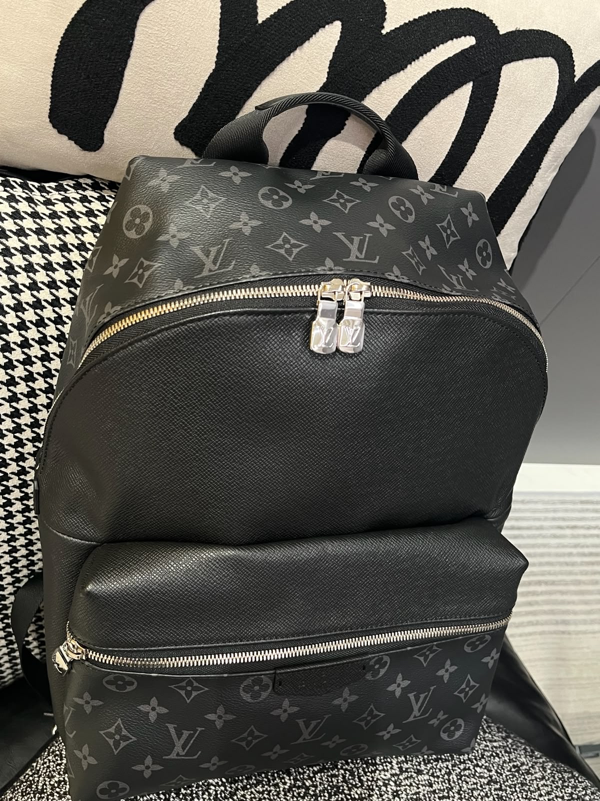 Lv Taigarama Discovery Backpack M31033 100%Authentic, 98%New ✅Dust bag
