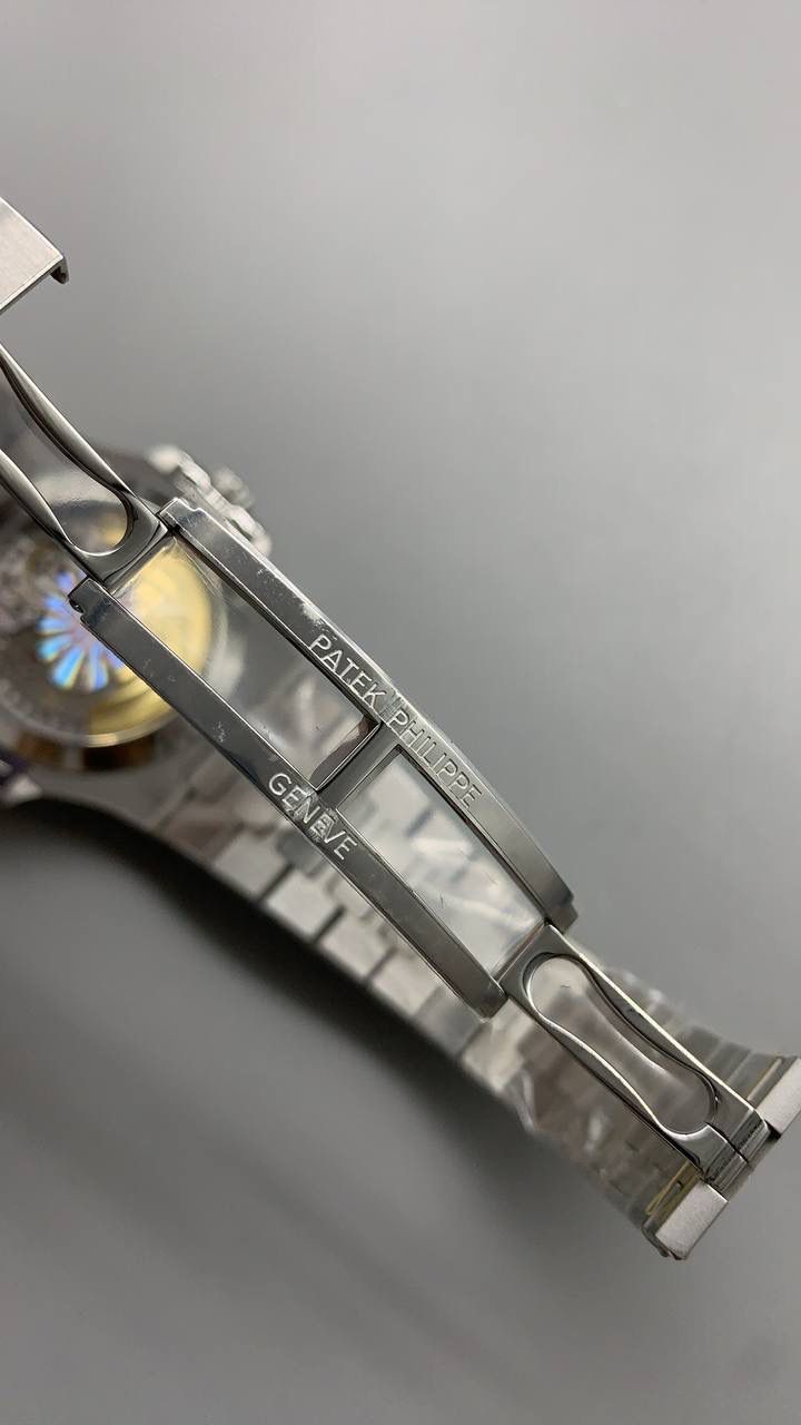 百达翡丽 Nautilus 5726/1A-014 年历月相显示自动机械男士腕表