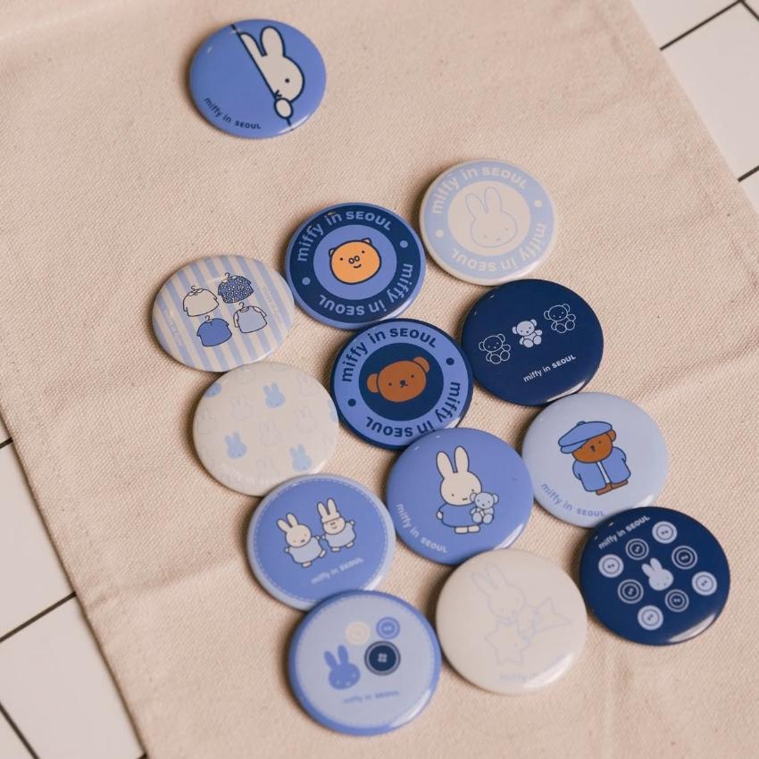 救救3小兔B行動 新登場 [韓國直送] Miffy in Seoul限定 Denim牛仔布系列 Random Tin Badge (款式隨機發貨)