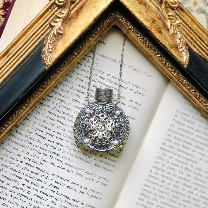 Vintage Recomposed Bejeweled Elaborate Stamped Filigree Purse Perfume Bottle/Necklace(MT1696)