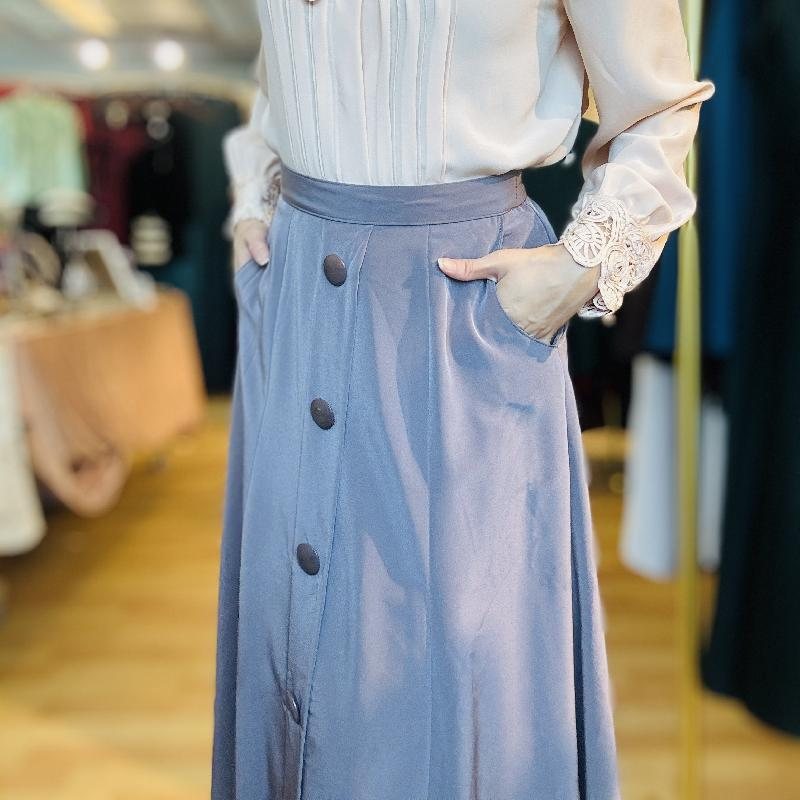 Vintage Button-Accented Grey Swing Skirt with pockets - 28~28.5" (TBC)