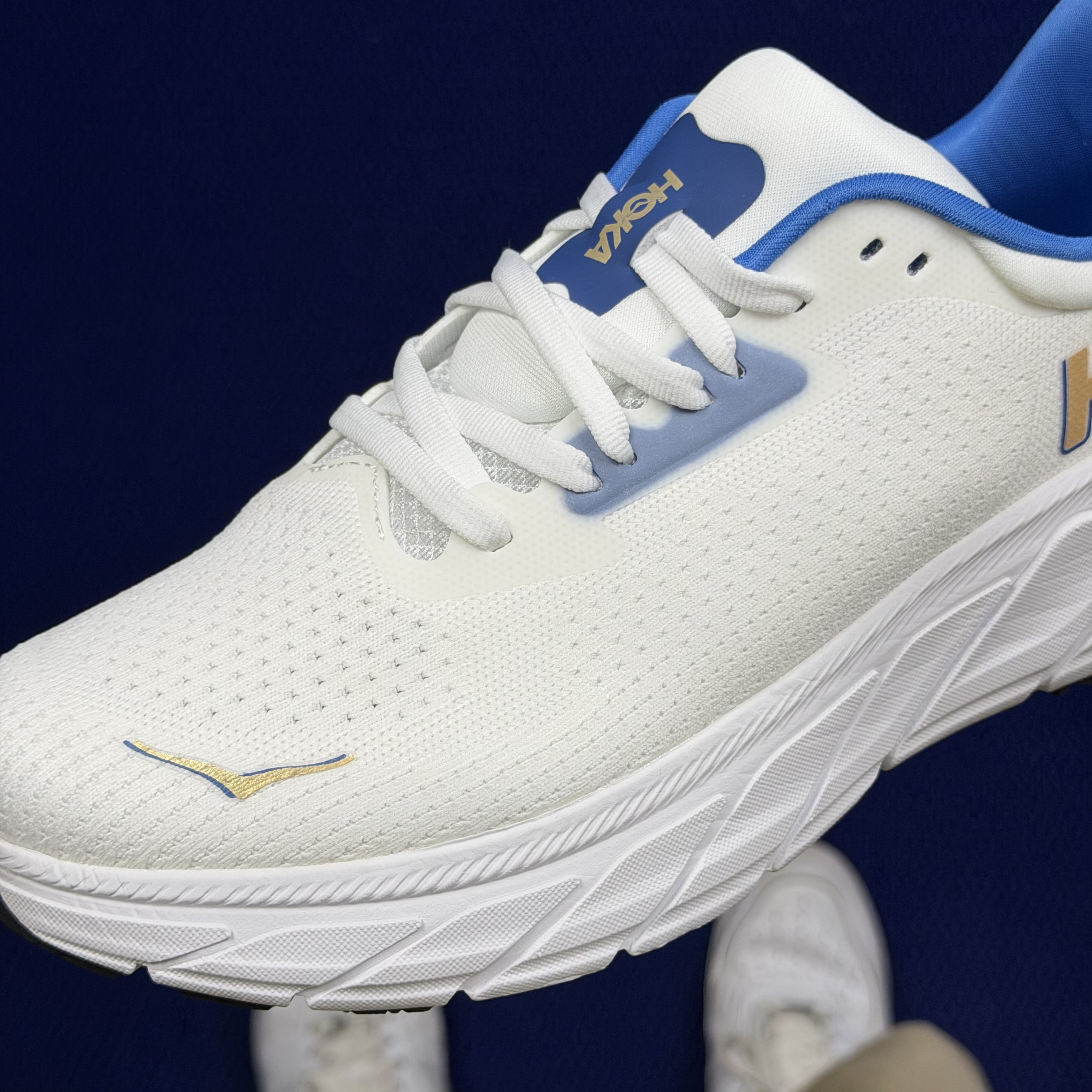 Hoka One One Arahi 7