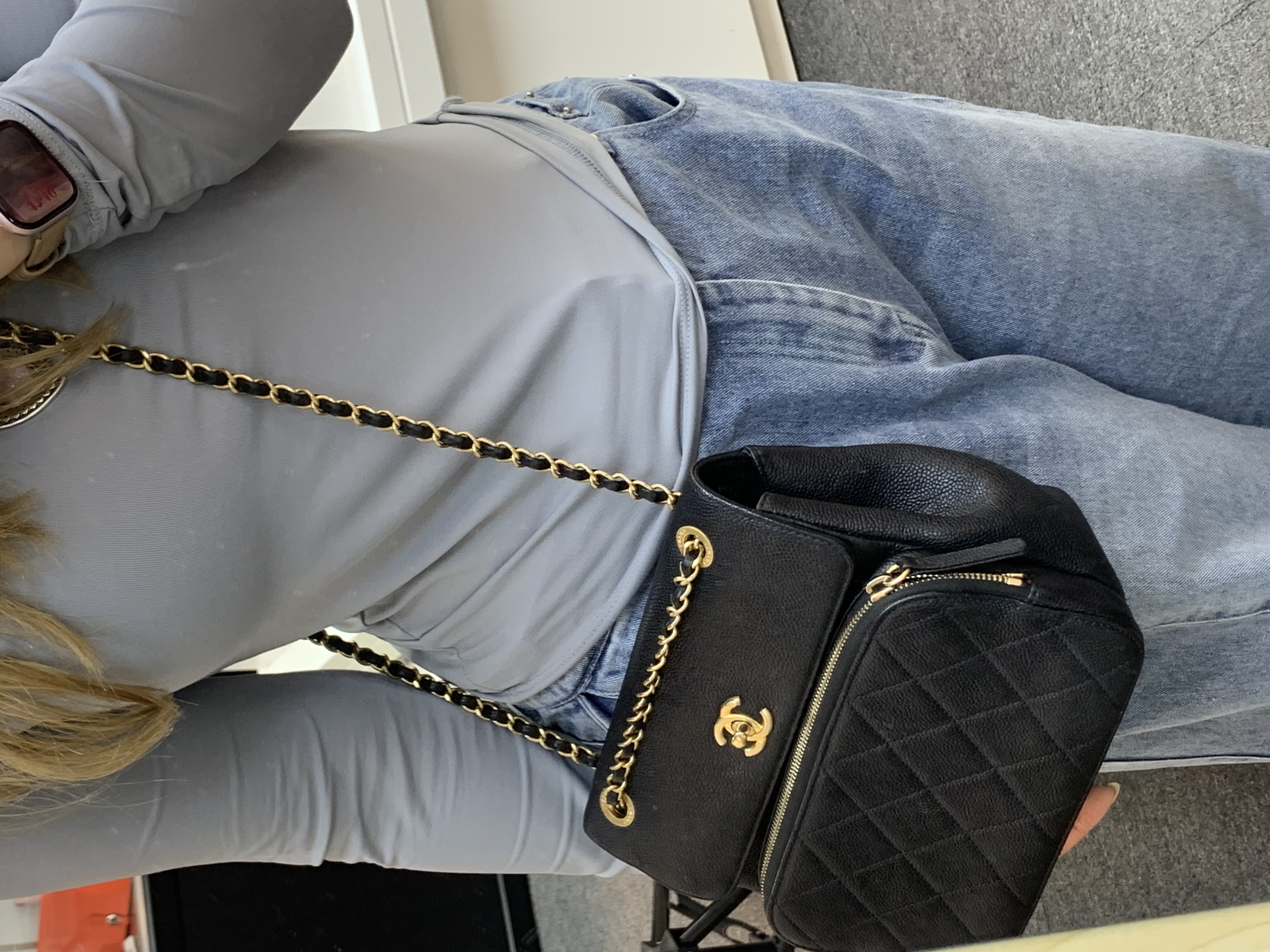 Chanel HandBag經典黑金郵差包🖤💛