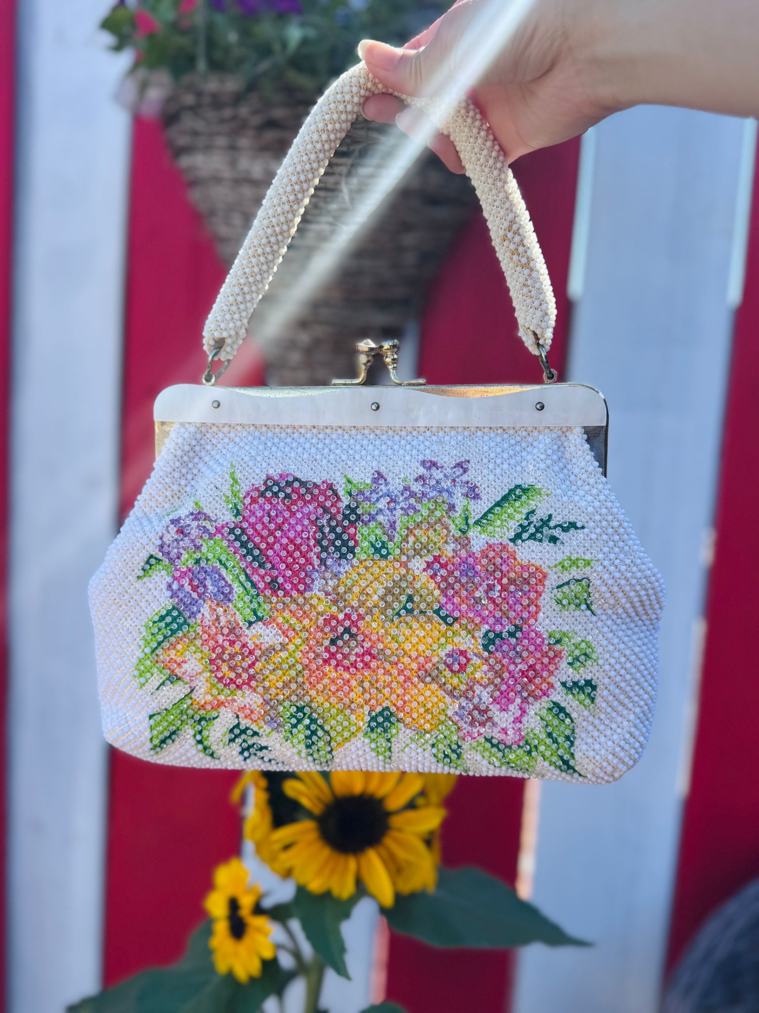 Unmarked C.a. 1960s Made in Hong Kong "Sugar-Coated" Floral Bead Bag (MT2597)