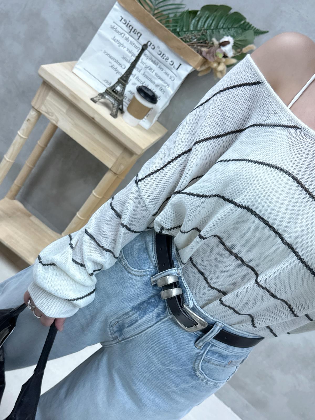 D07 V領橫間薄線Top