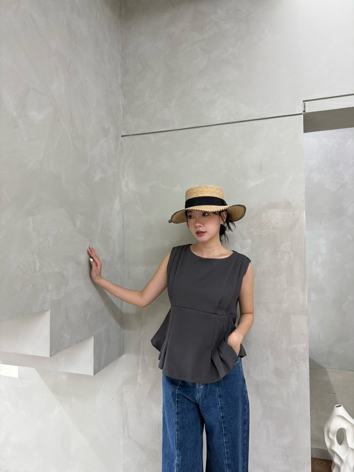 M20 立體修身壓褶背心