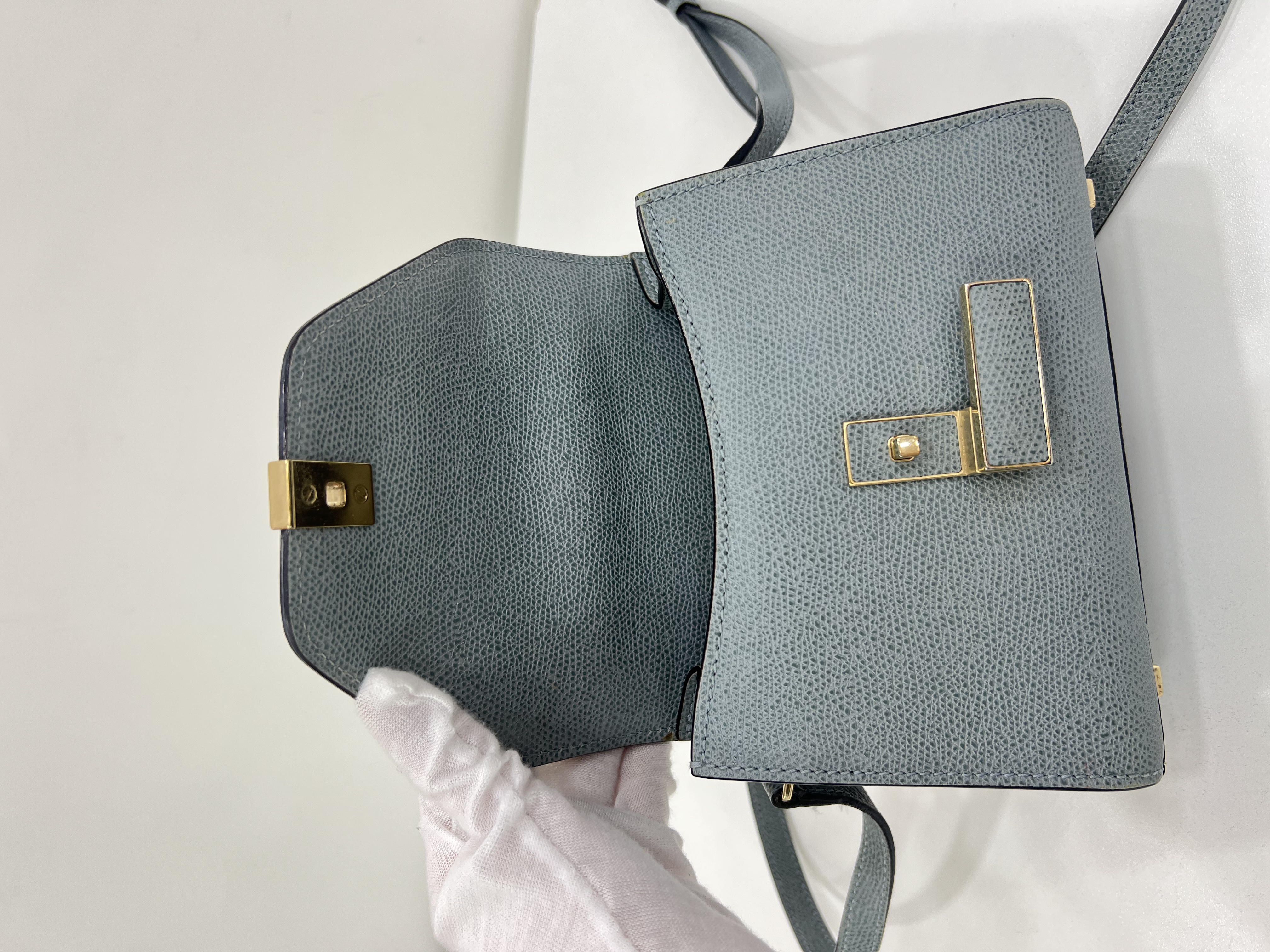 直播貨品 |  [1個-$100 2個-$300］E28