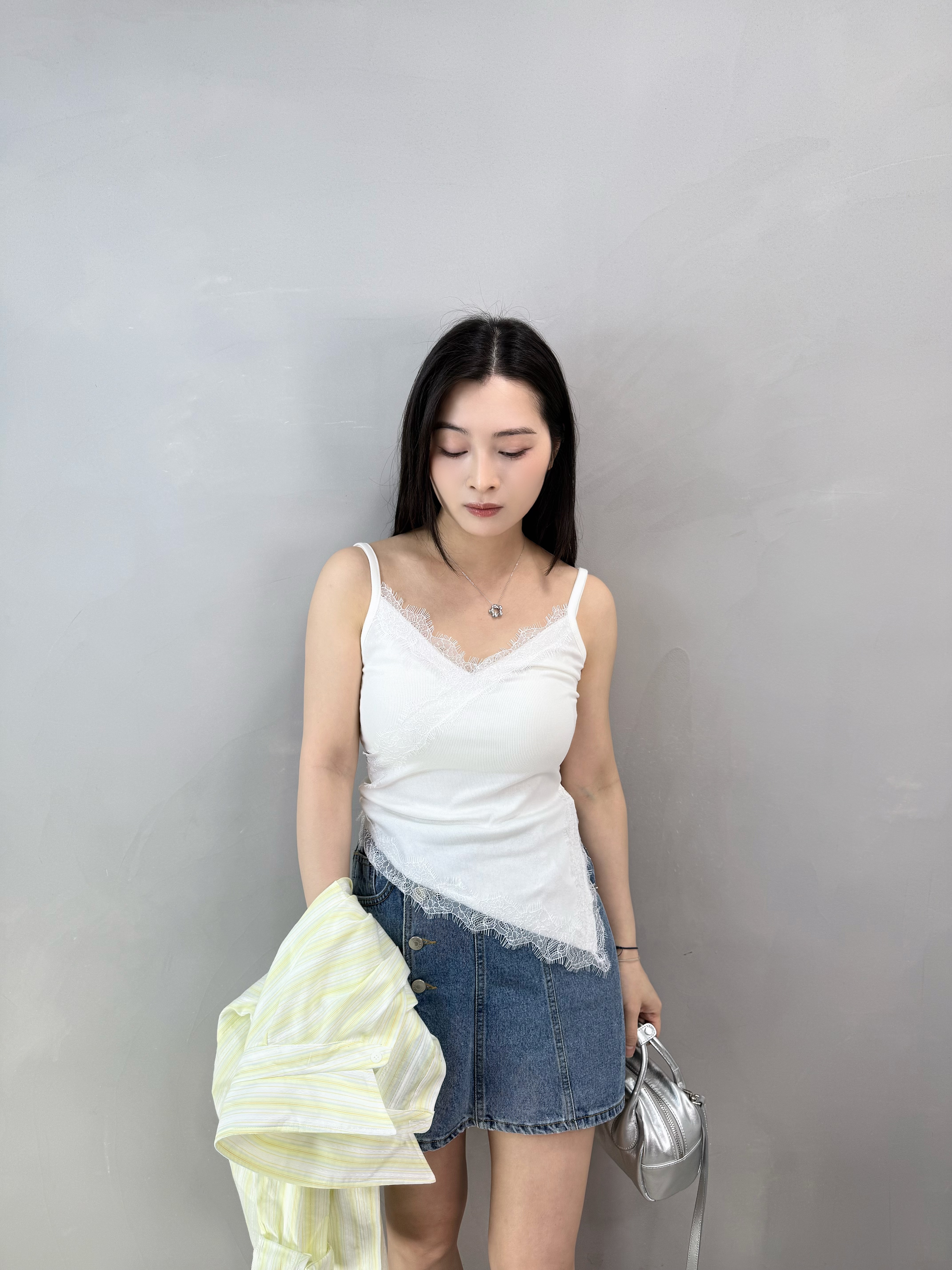 I63 斜Cut開叉Lace背心