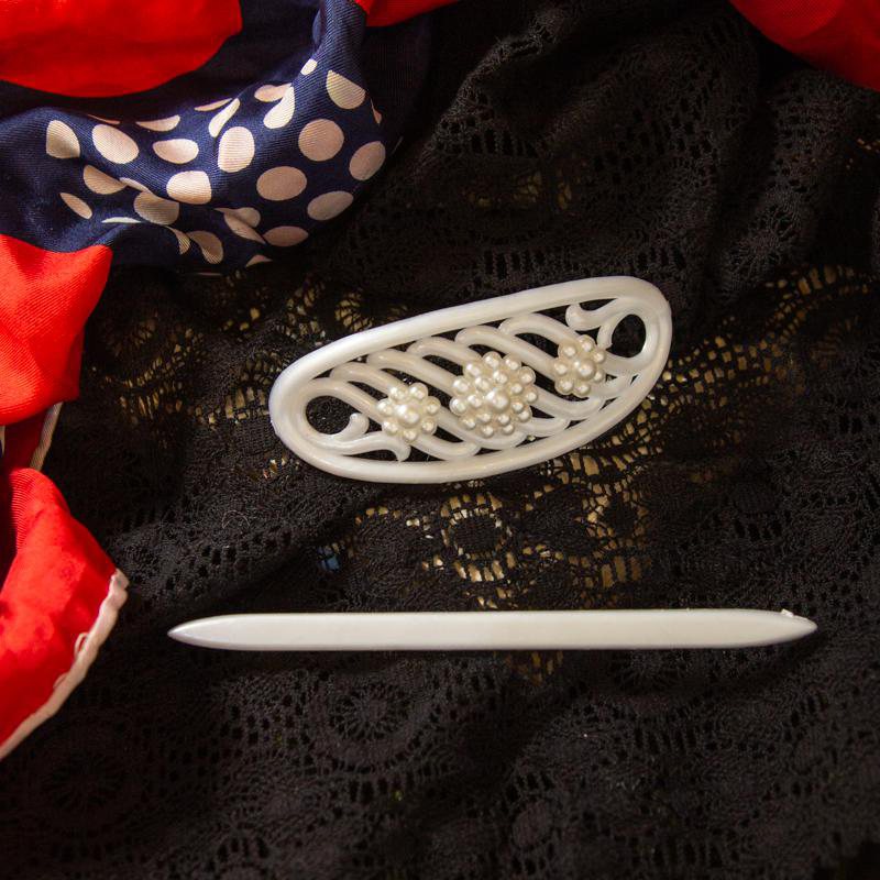 1960s New Old Stock Pearlized Plastic Hair Piece (AC058)