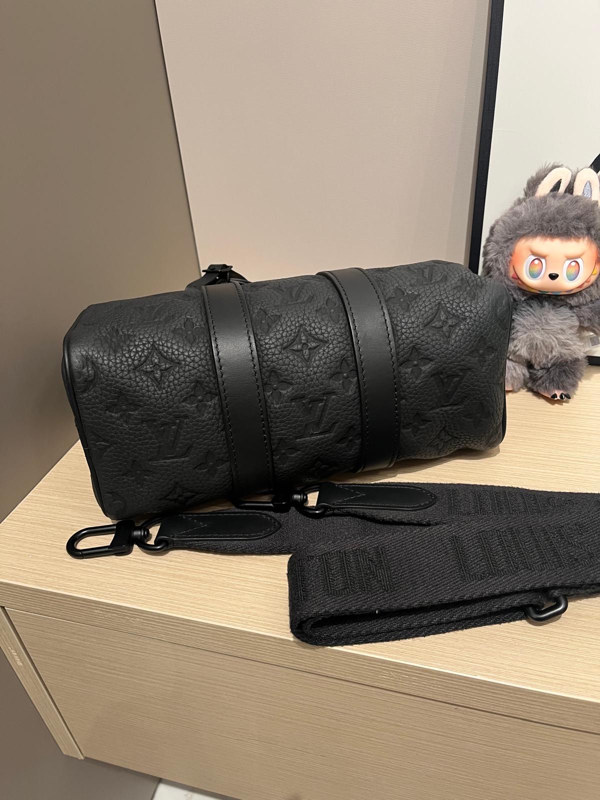 LV Keepall Bandoulière 25, M20900 100%Authentic, 98%New ✅專門店收據✅dust bag✅Box