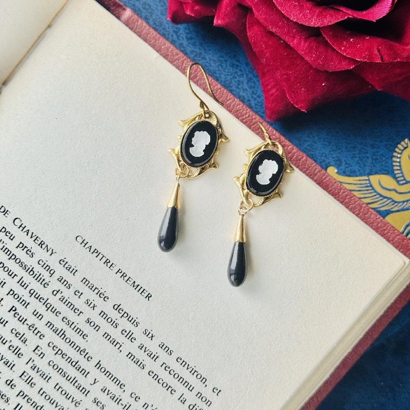 Vintage Recomposed Czechoslovakian Black Glass Cameo Hook Dangle Earrings (MT2279)